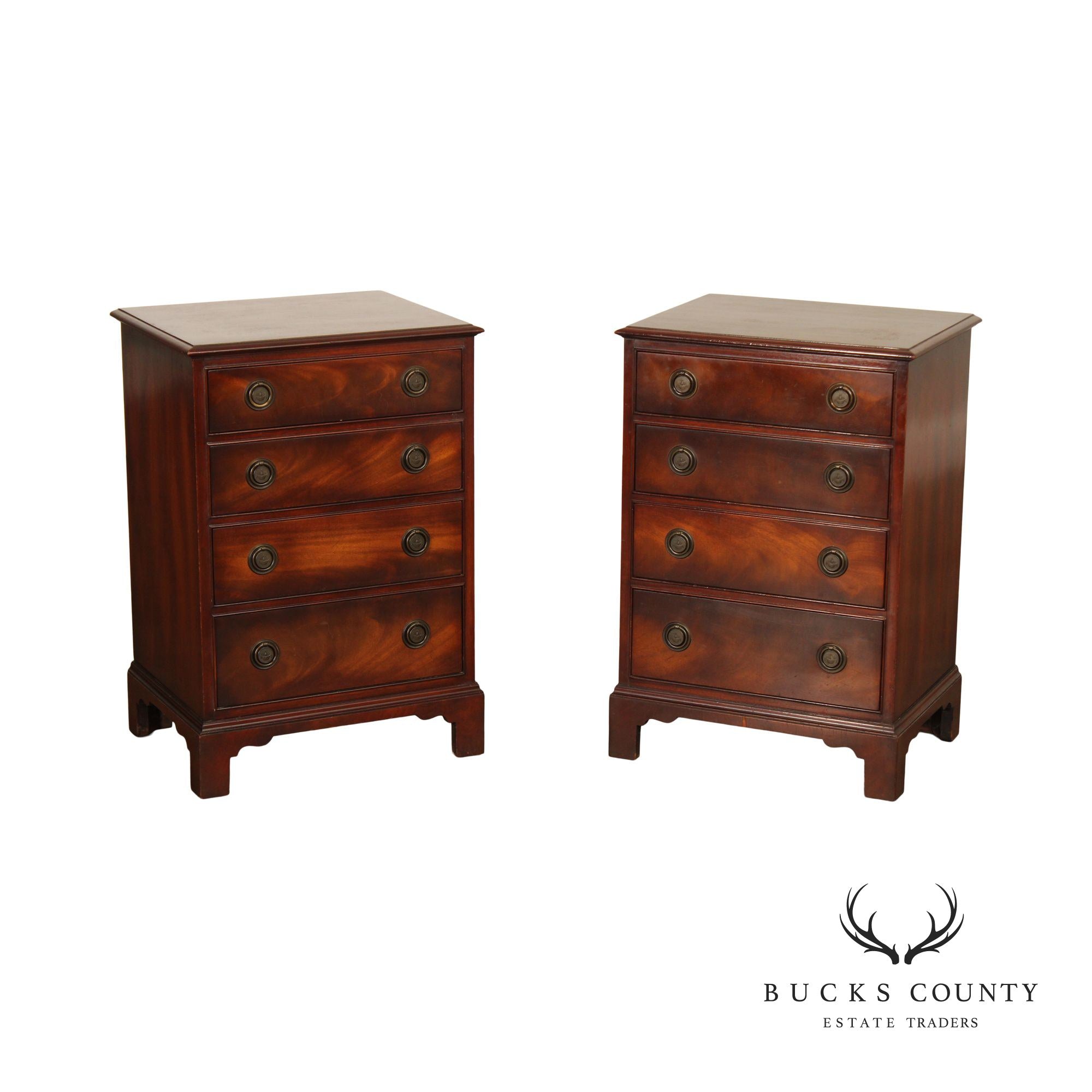 Henredon 1940's Georgian Style Pair of Mahogany Chest Nightstands