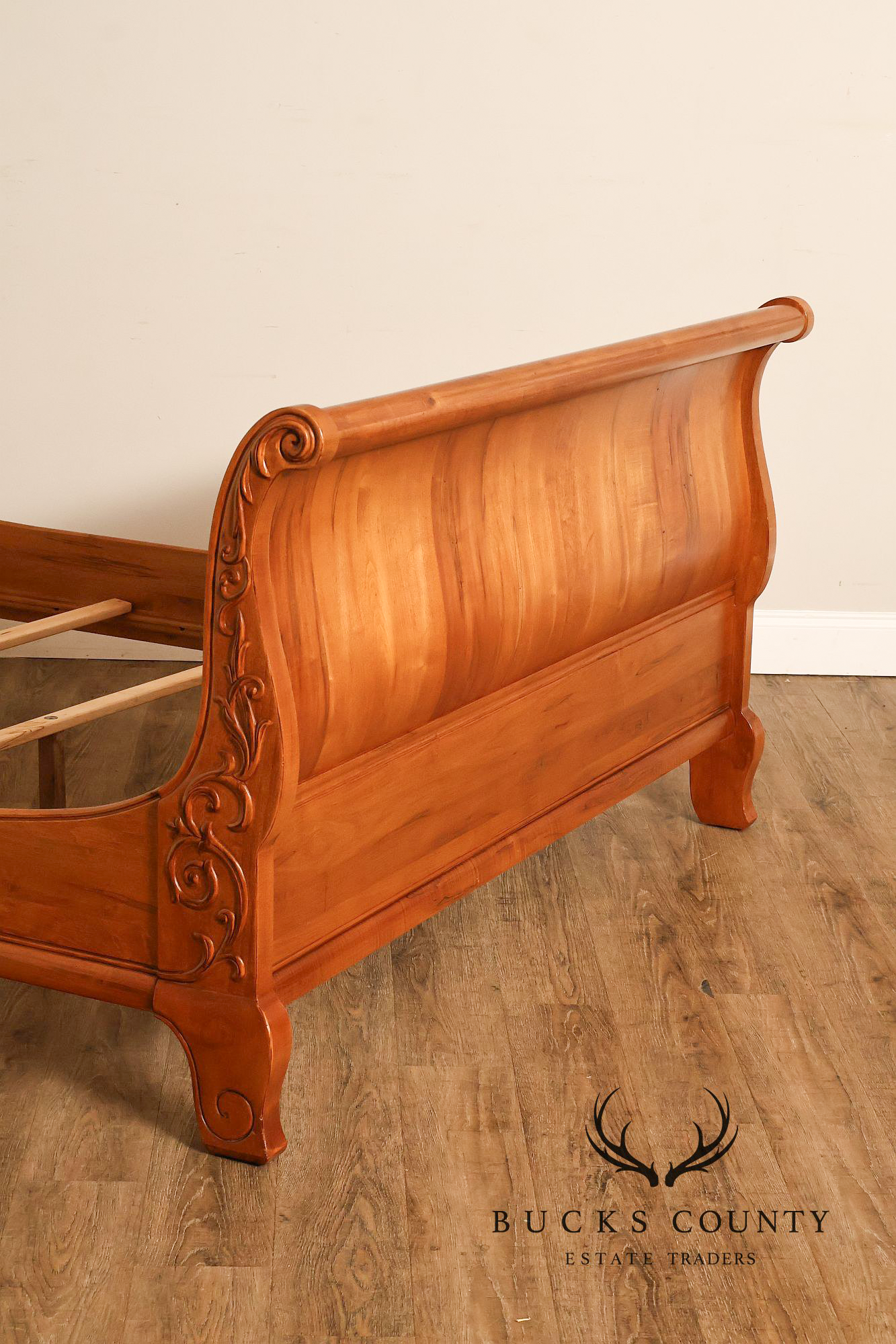 Ethan Allen 'Legacy' French Country Style Queen Sleigh Bedframe