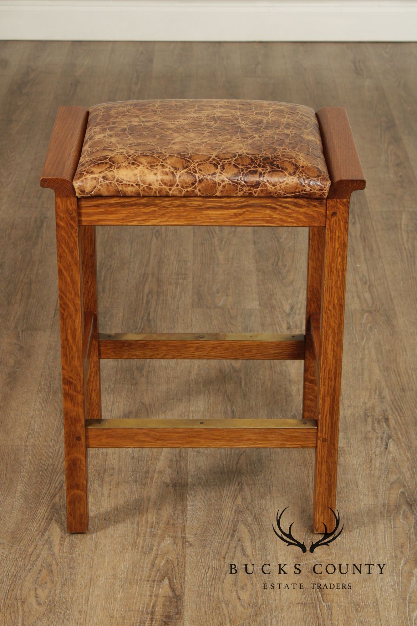 Stickley Mission Collection Set Of Three Oak And LKeather Casual Dining Counter Stools