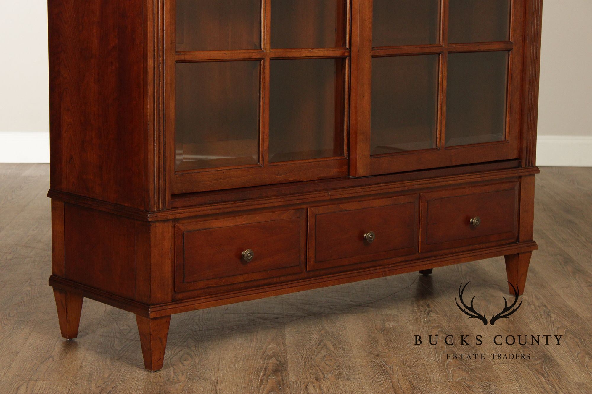 Ethan Allen Traditional Style Lighted Sliding Door Bookcase Display Cabinet