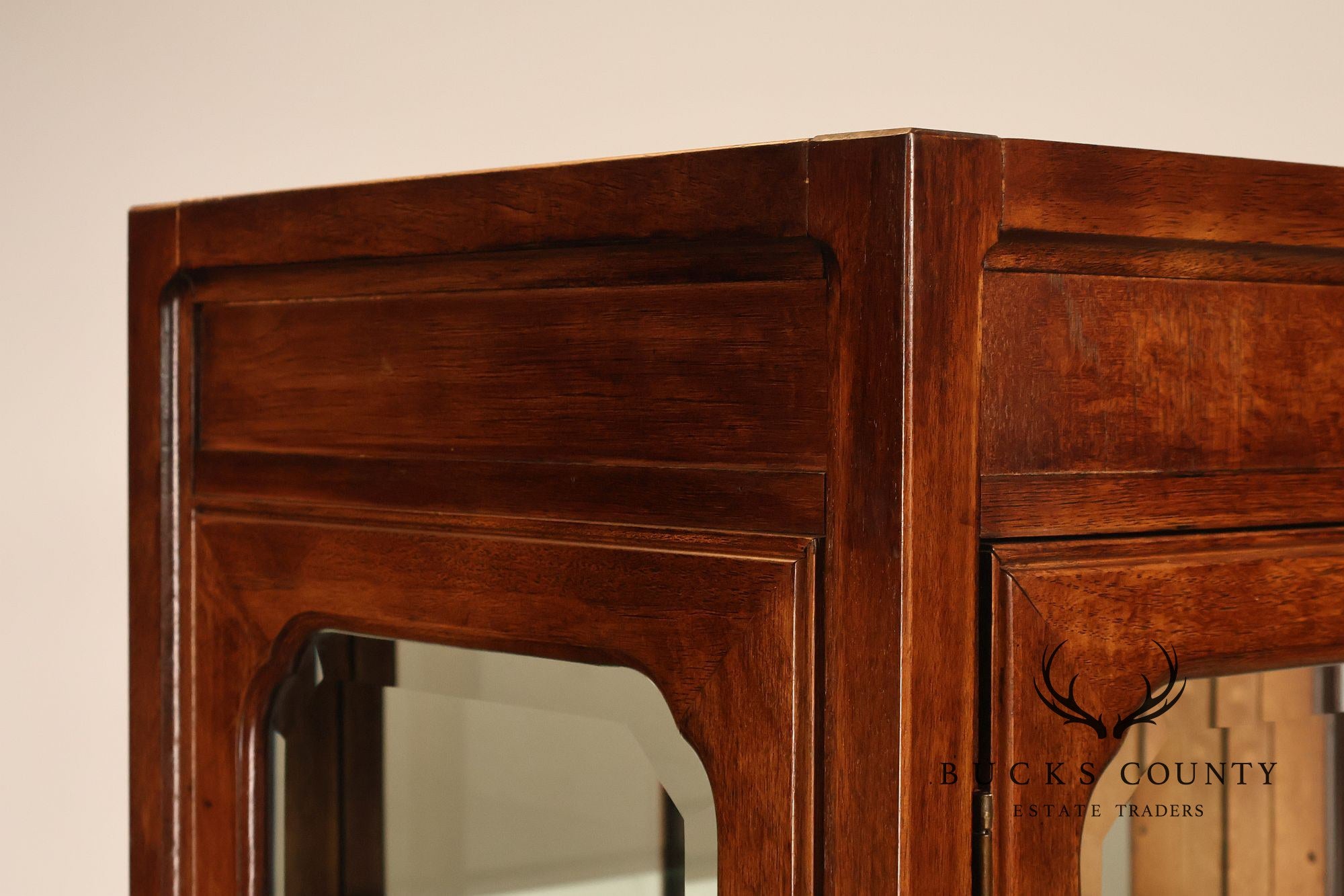 Thomasville Traditional Style Pair Lighted Curio Display Cabinets