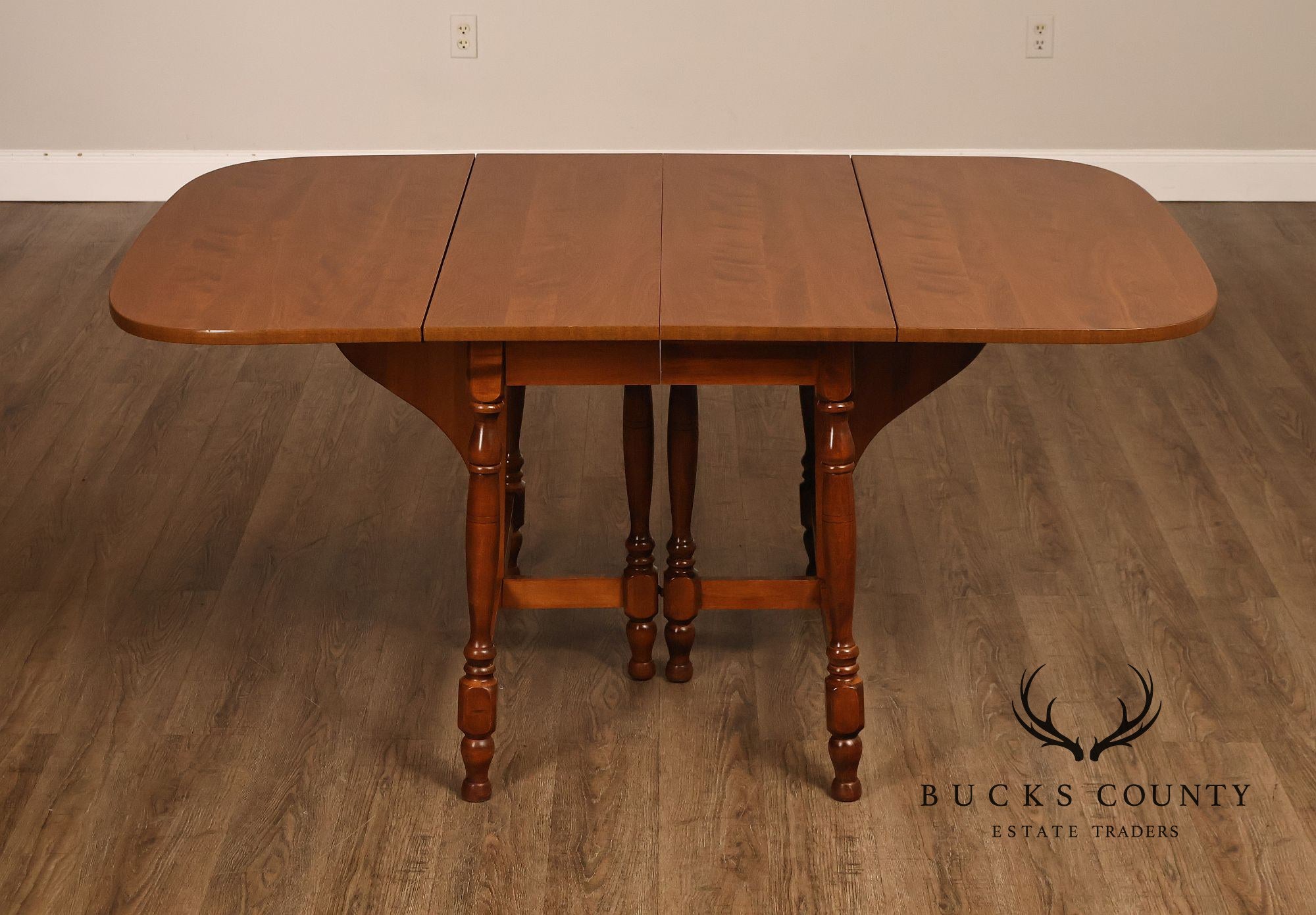 Traditional Maple Expandable Drop Leaf Gateleg Dining Table