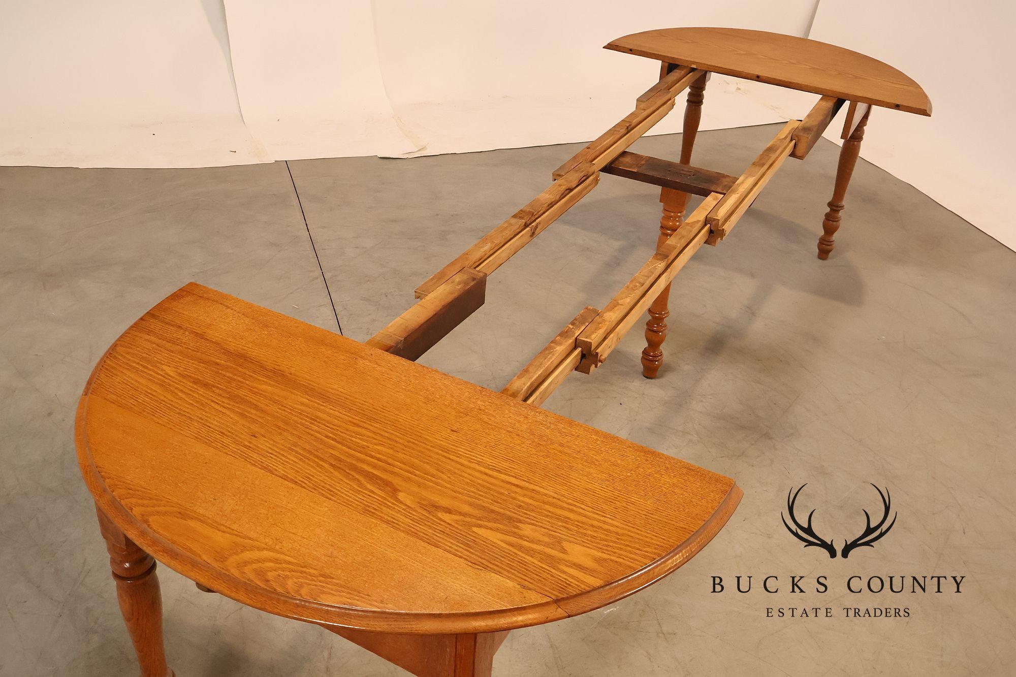 Antique Farmhouse Style Round Oak Extendable Dining Table