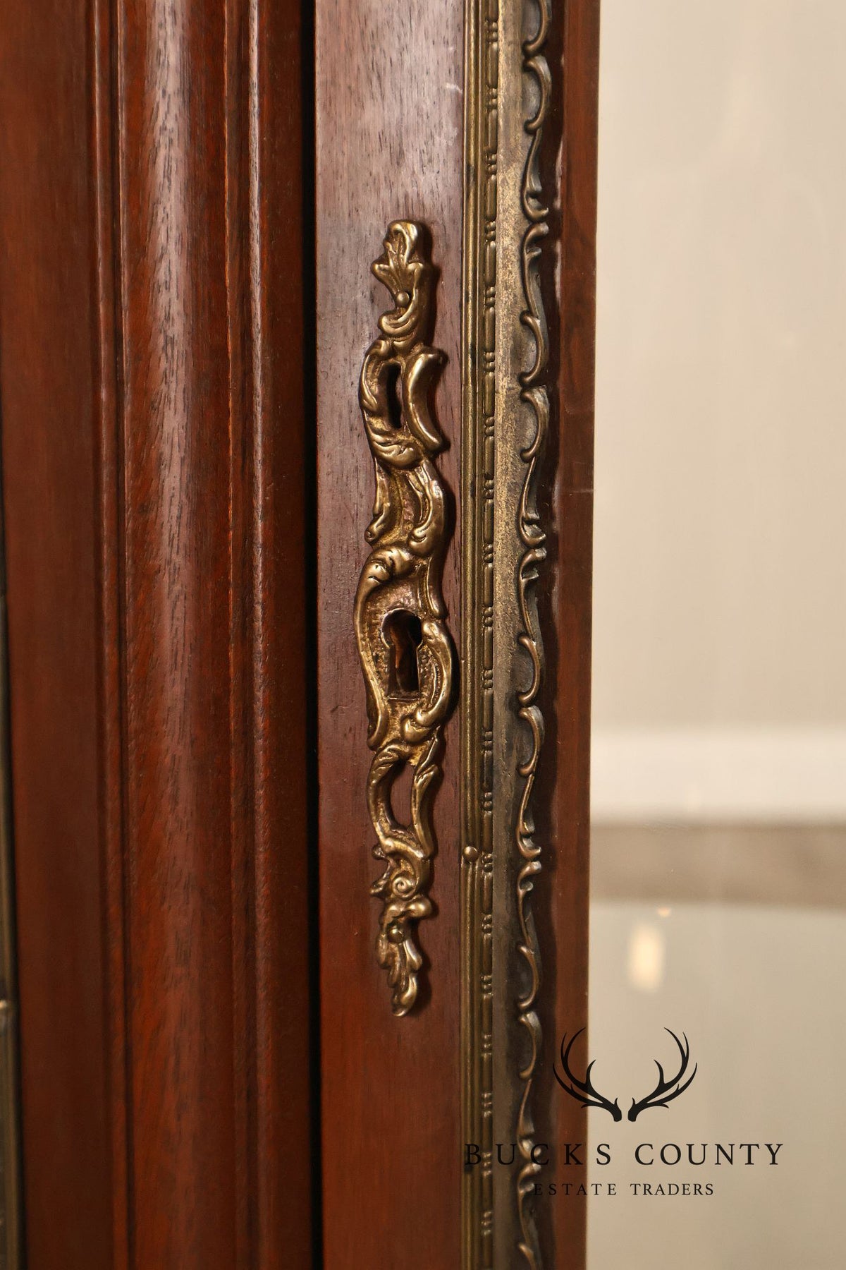 French Louis XV Style Mahogany Curved Glass Display Curio Cabinet