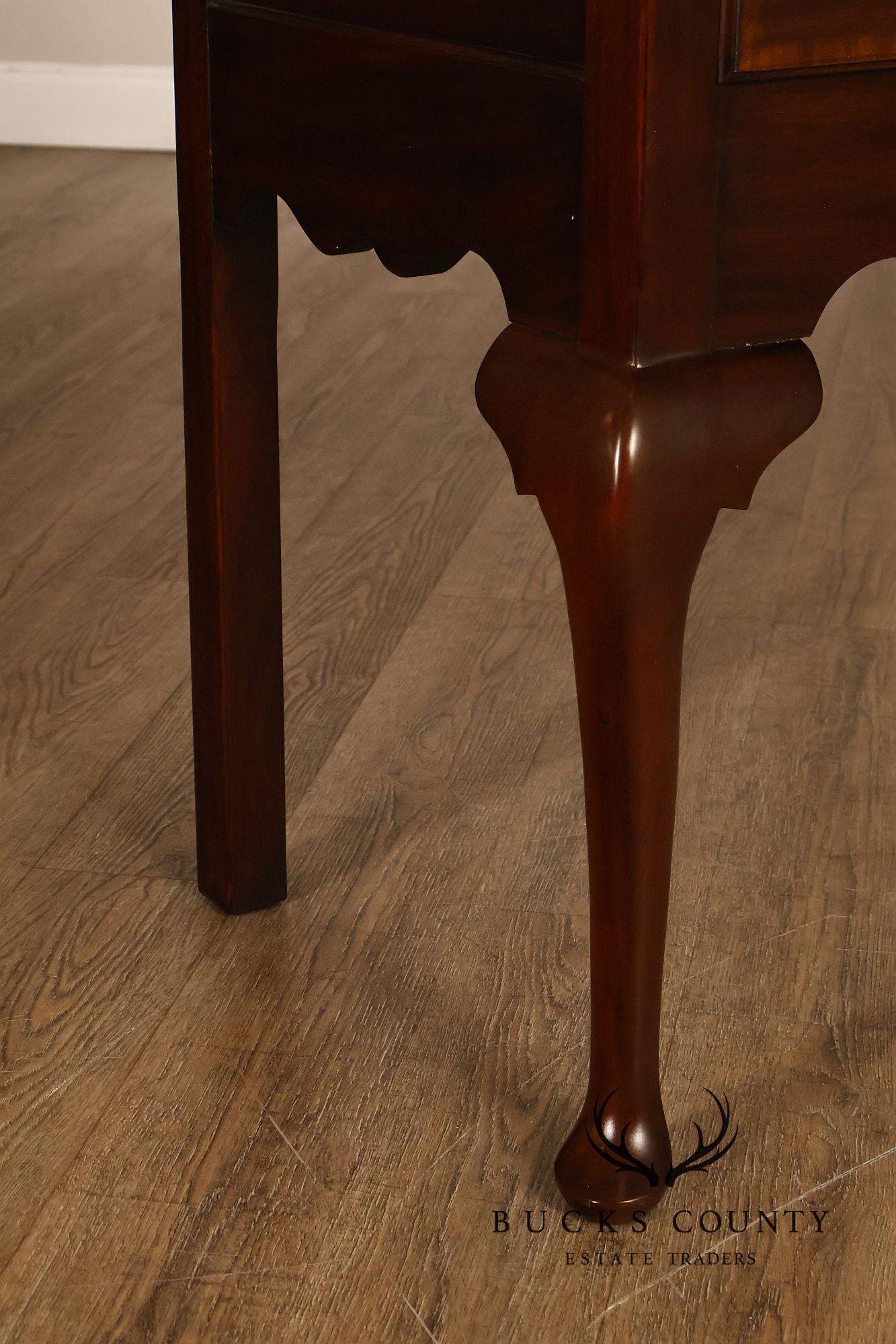 Henkel Harris Queen Anne Banded Mahogany Hunt Board