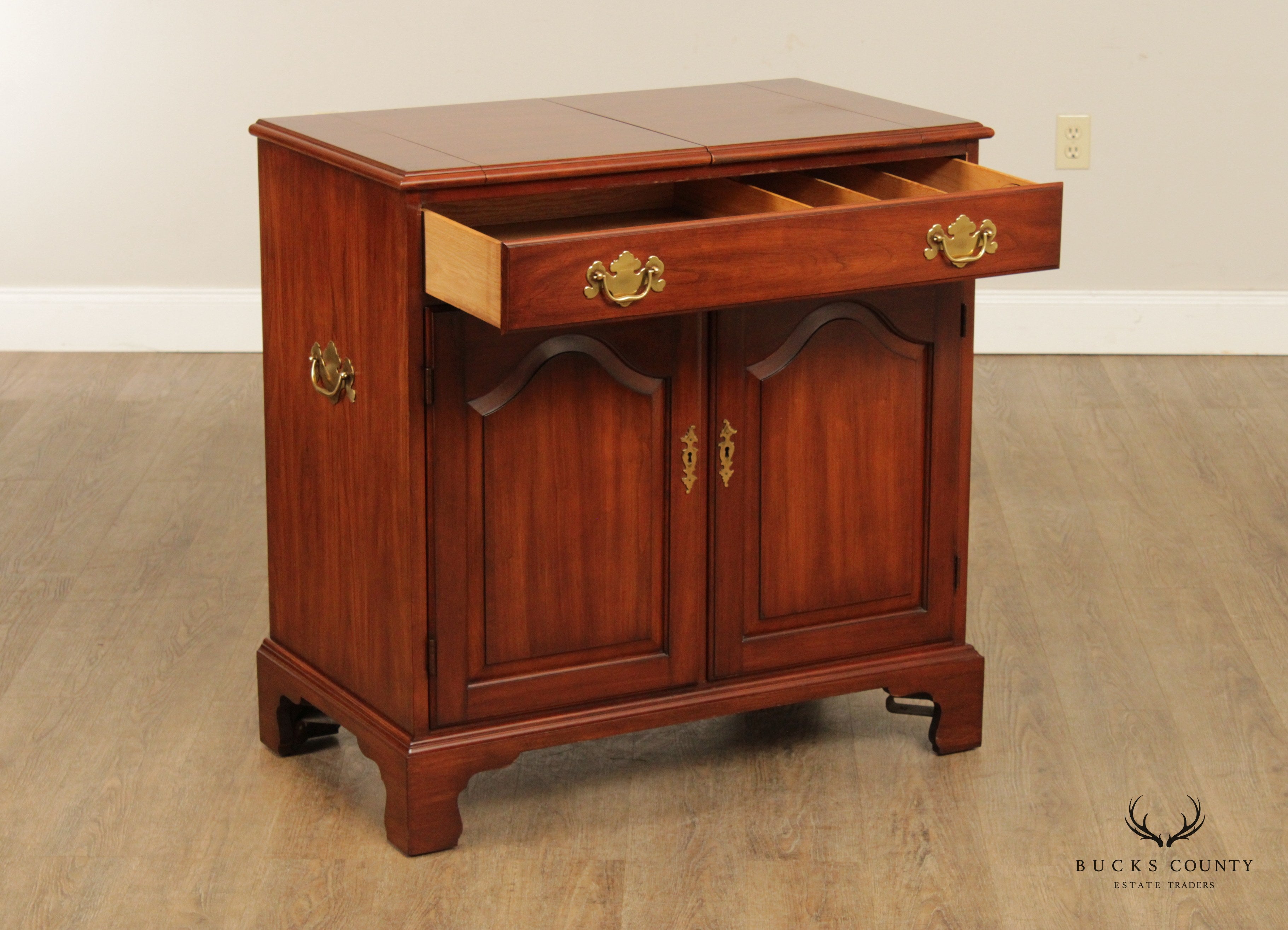 Henkel Harris Colonial Style Cherry Flip Top Server