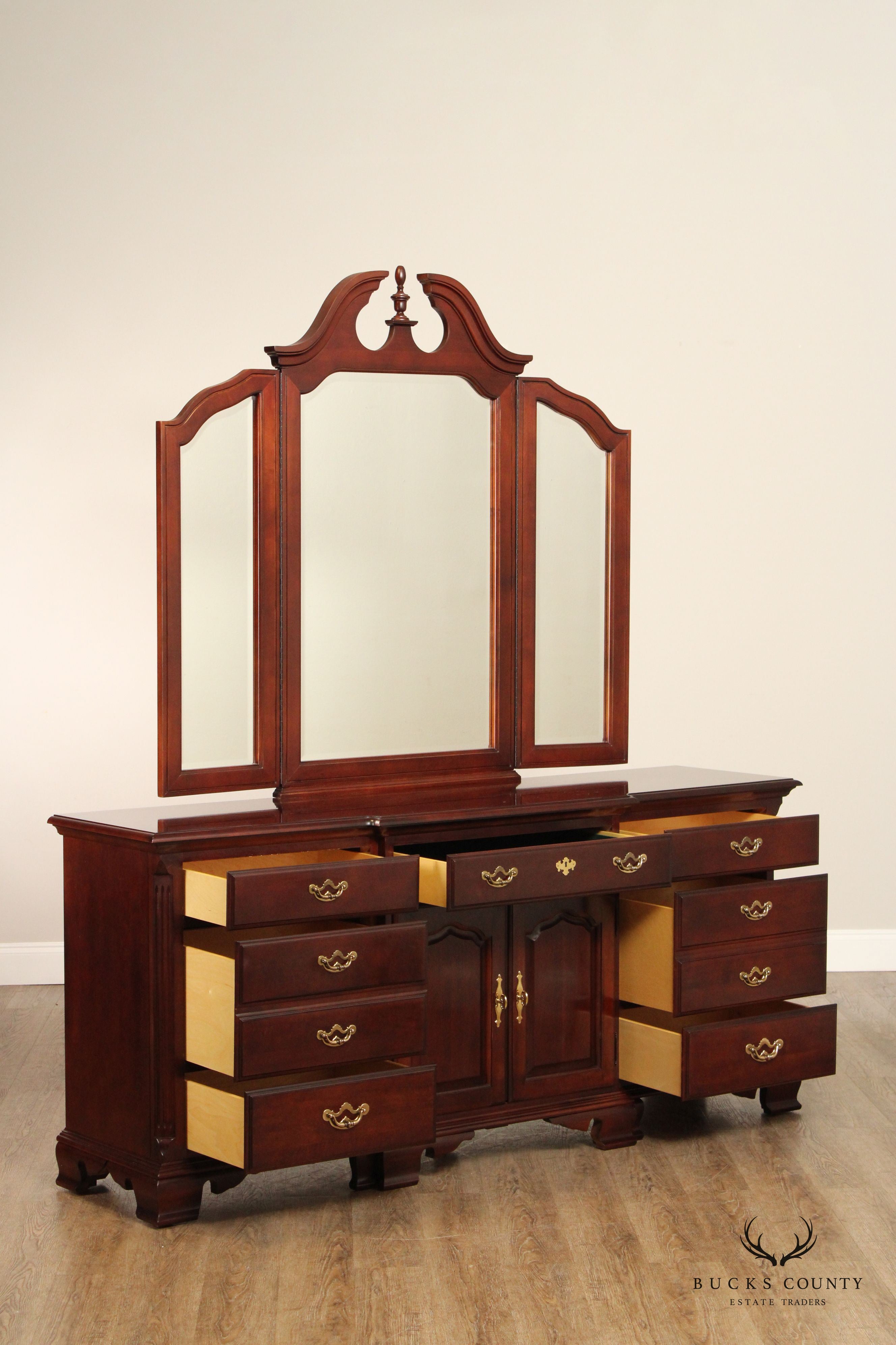 Thomasville Collectors Cherry Dresser with Mirror