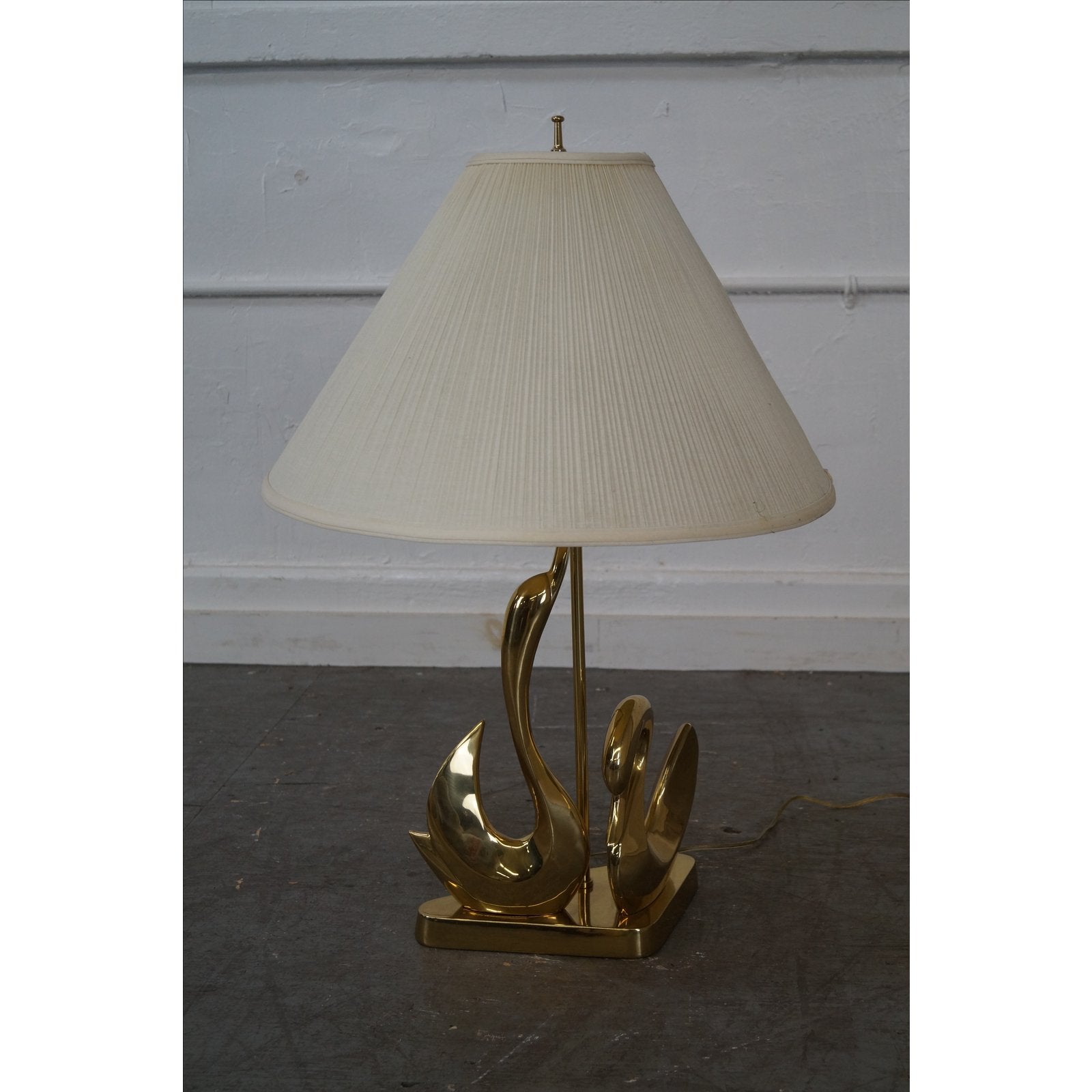 Vintage Italian Brass Swan Elegant Table Lamp