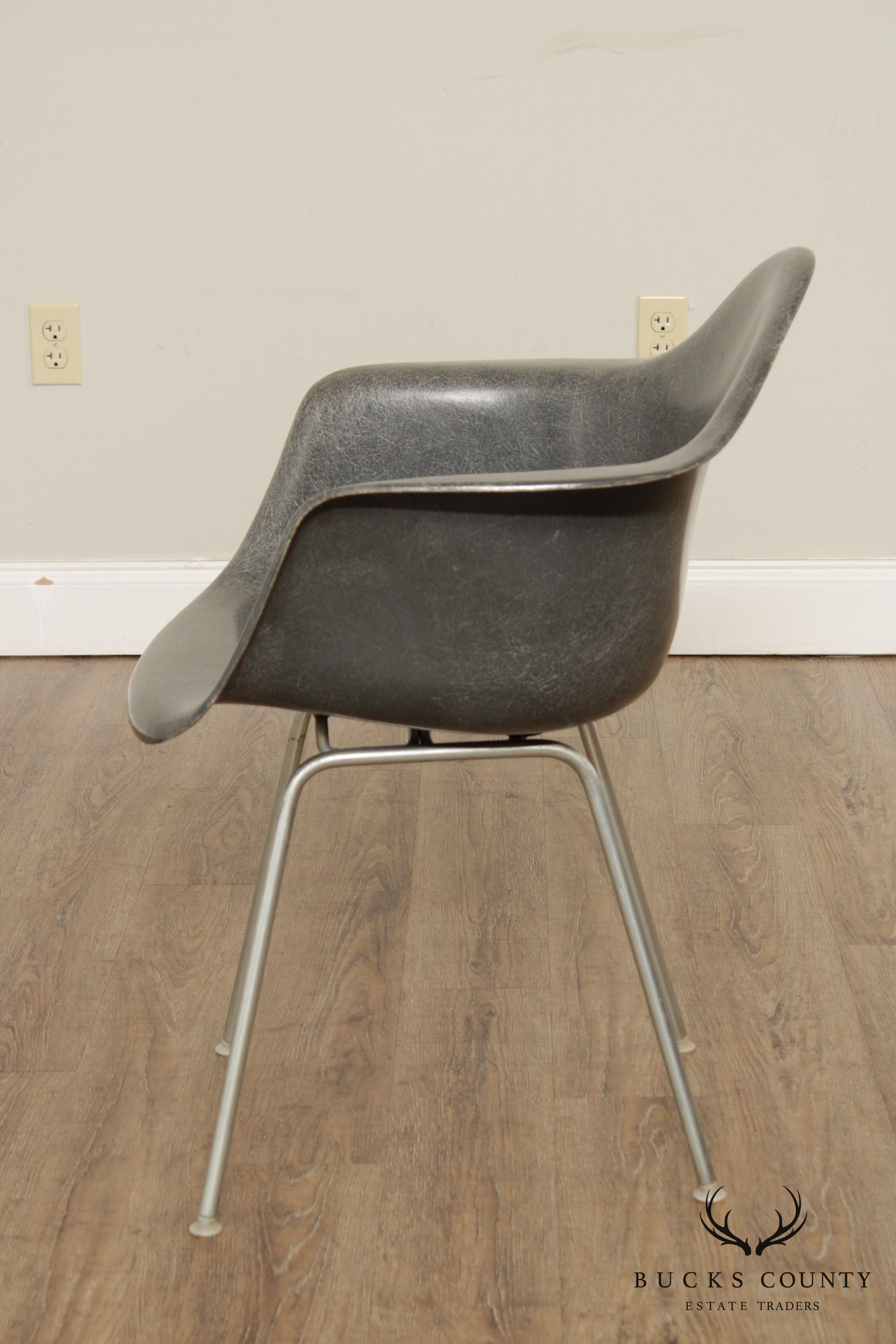 HERMAN MILLER MID CENTURY EAMES SHELL CHAIR