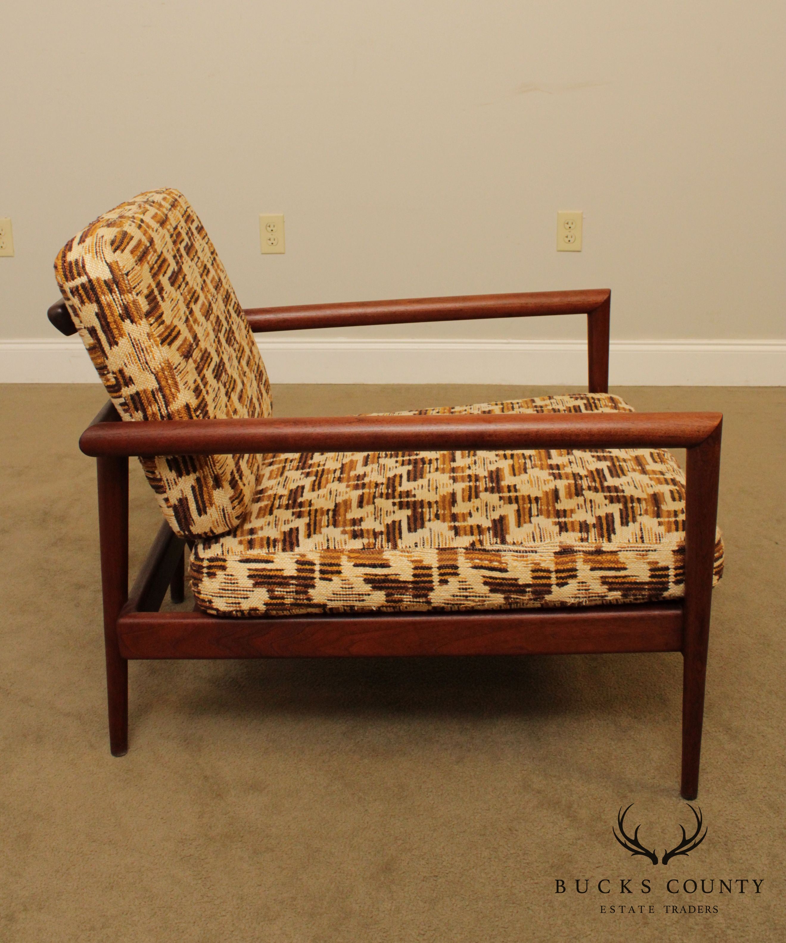 Paul McCobb Mid Century Modern Walnut Spindle Back Lounge Chair