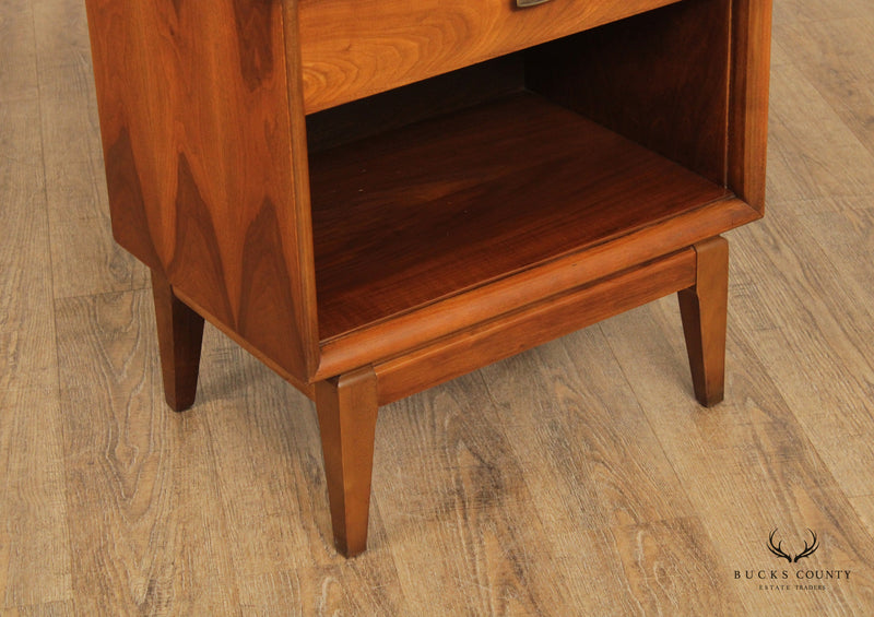 Broyhill Mid Century Modern Pair of Walnut Nightstands
