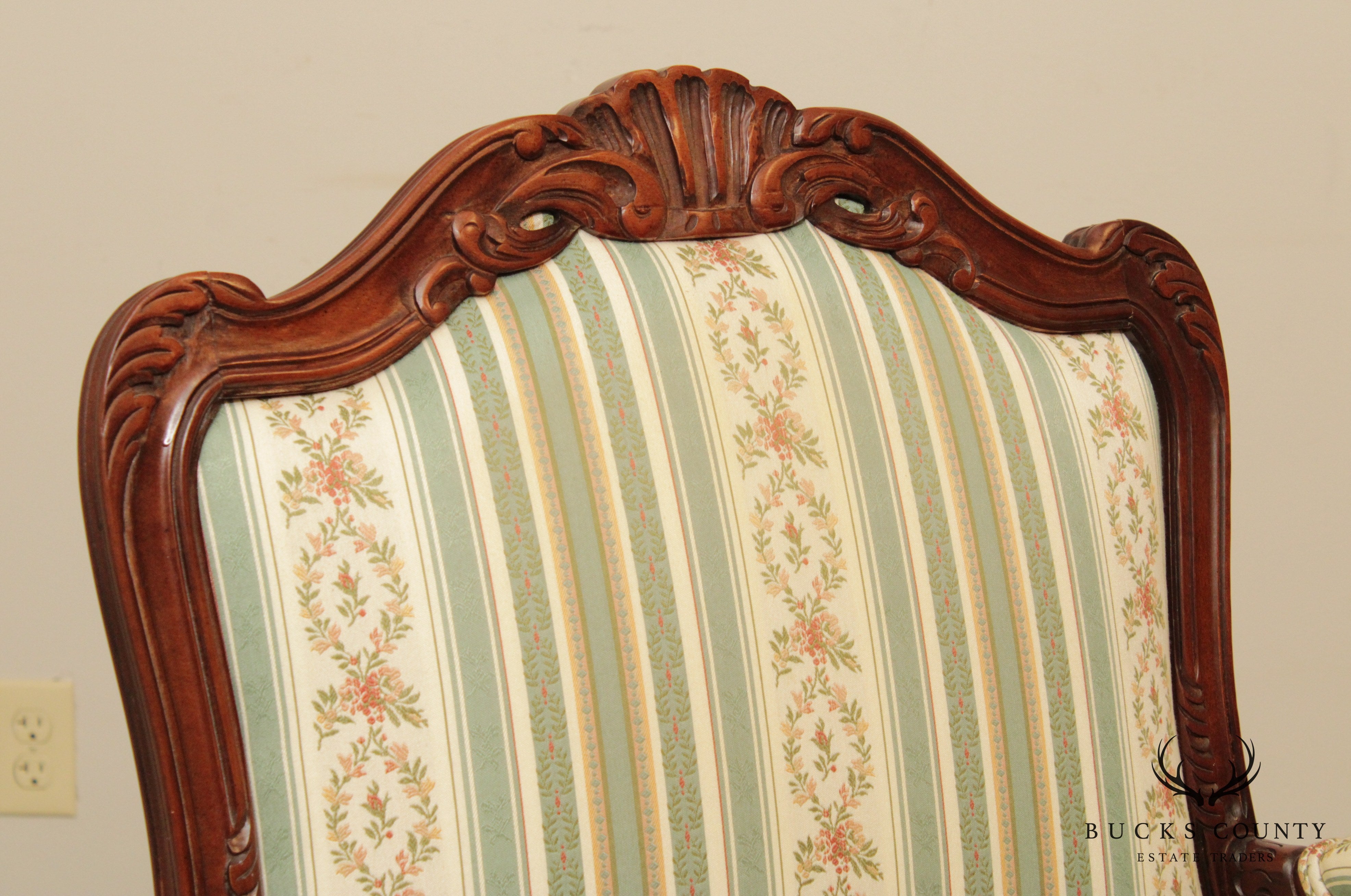 French Louis XV Style High Quality Carved Armchair Fauteuil