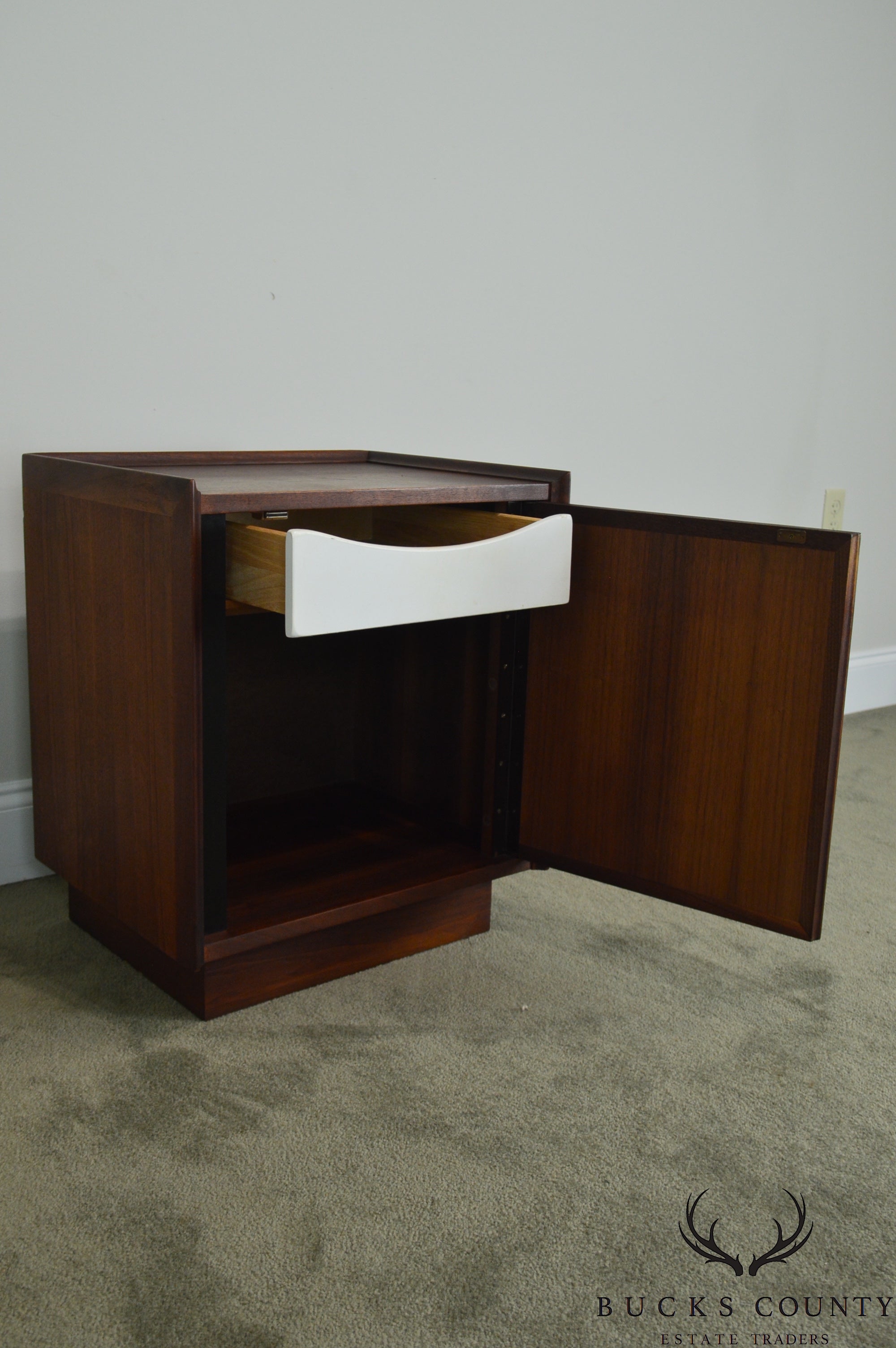 Milo Baughman for Dillingham Mid Century Modern Walnut Nightstand