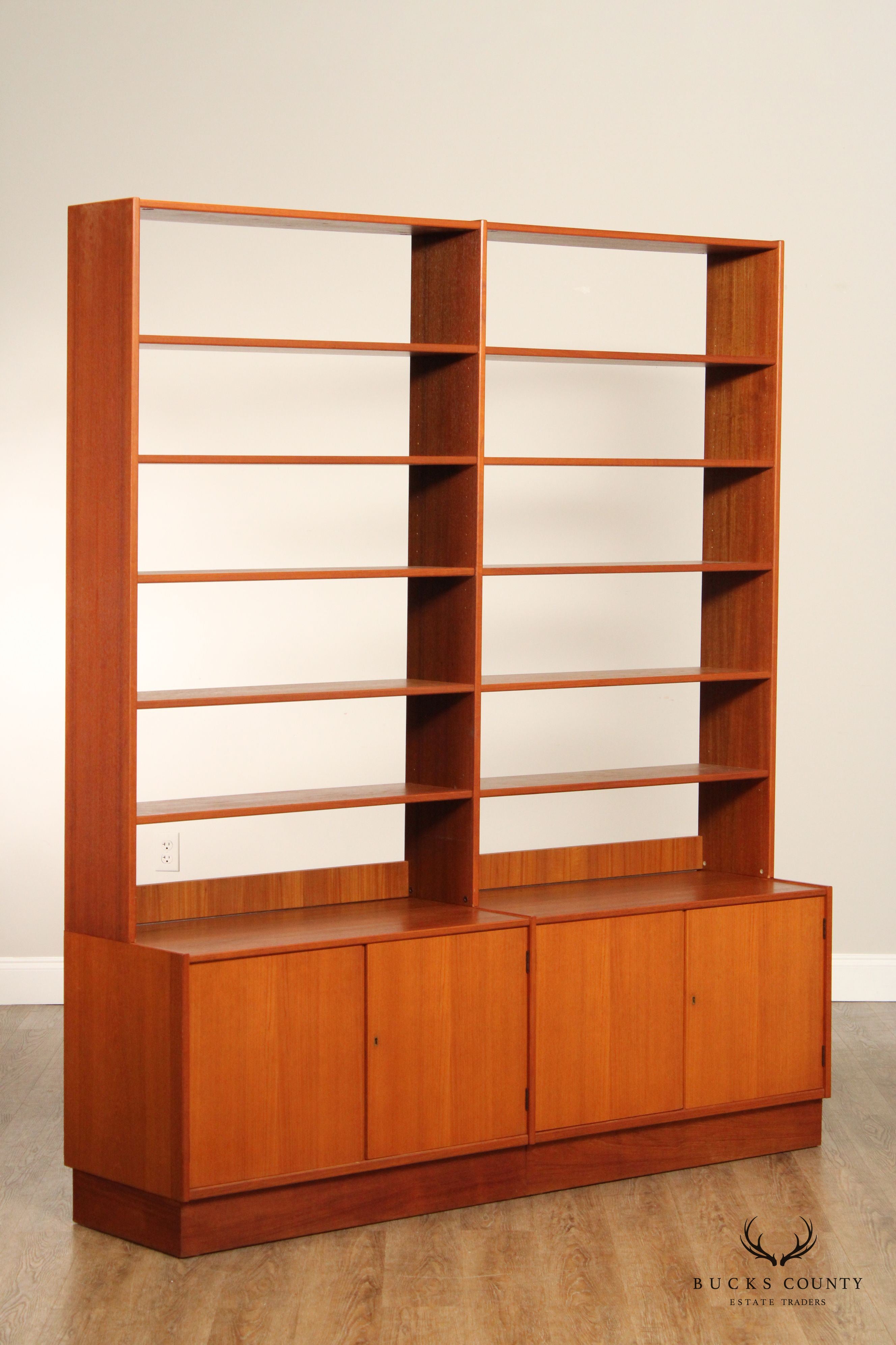 CARLO JENSEN VINTAGE DANISH TEAK HUNDEVAD & CO BOOKCASE CABINET