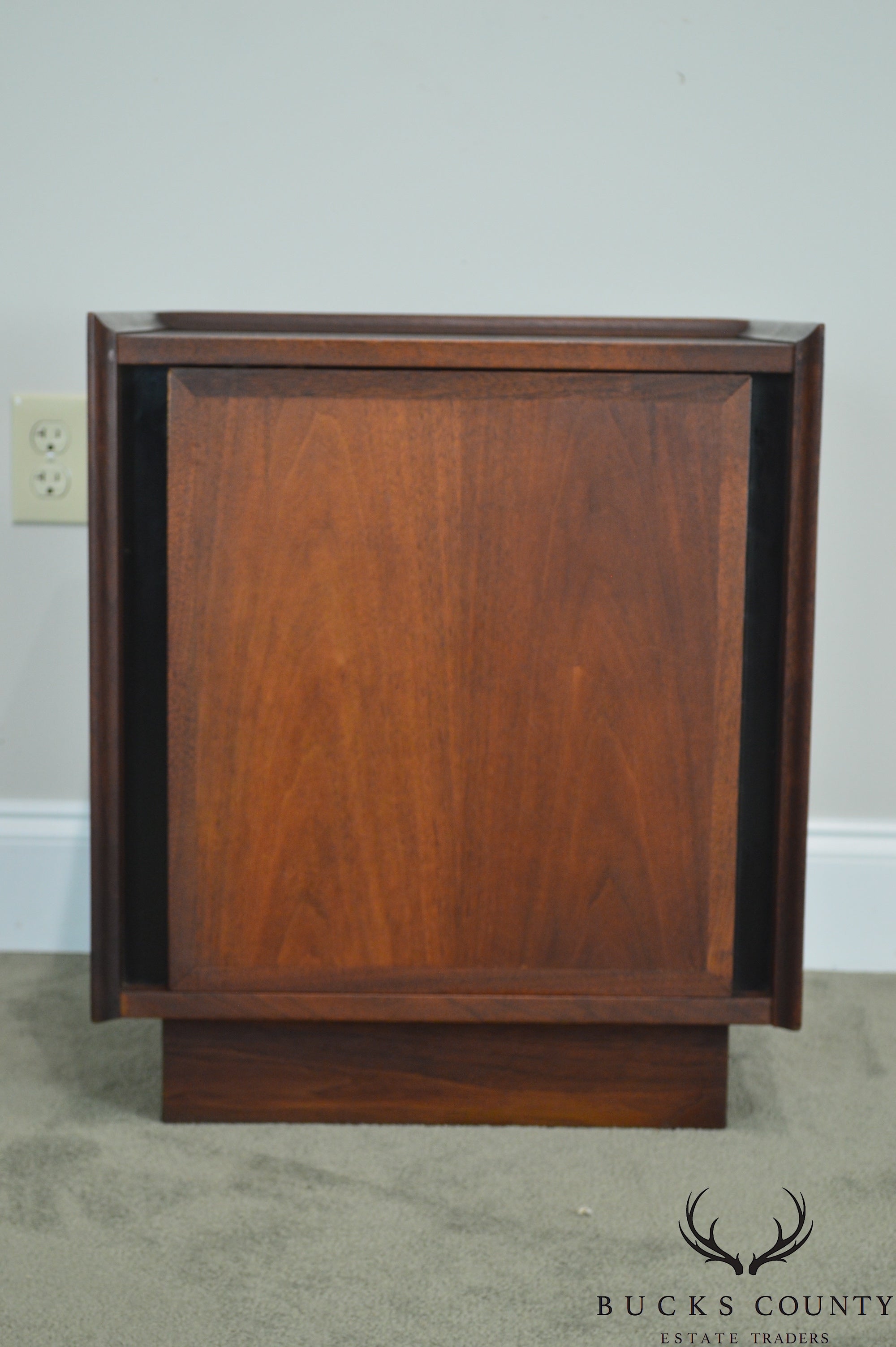 Milo Baughman for Dillingham Mid Century Modern Walnut Nightstand