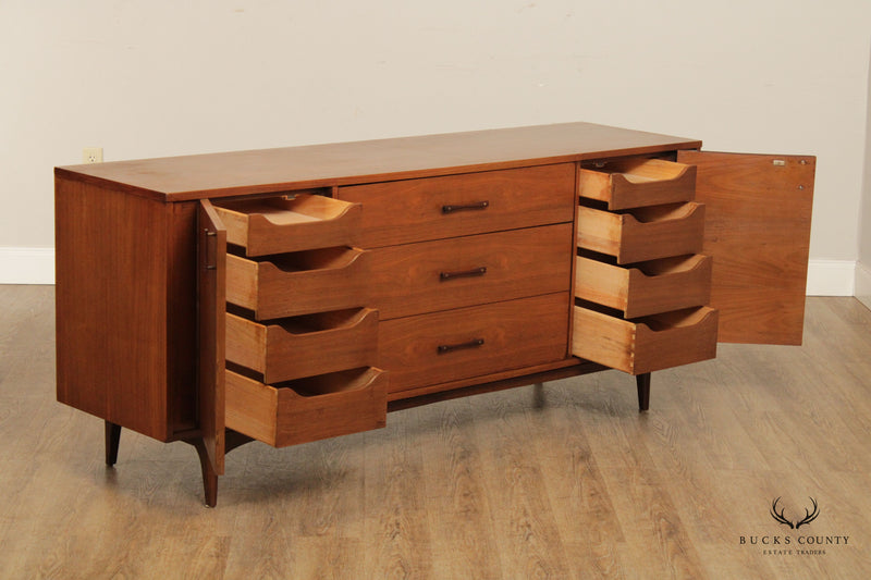 Kroehler Mid Century Modern Walnut Sideboard Triple Dresser