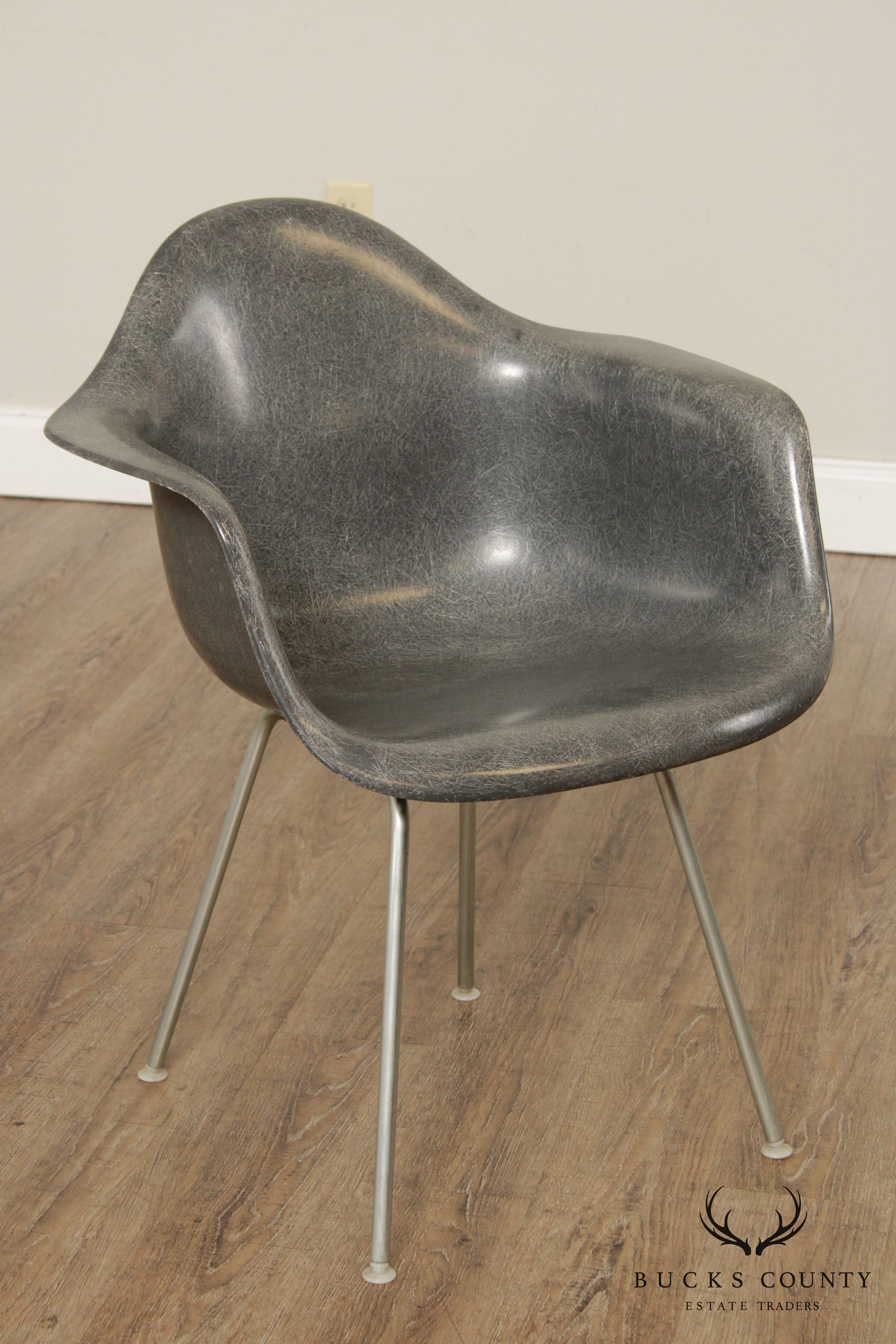 HERMAN MILLER MID CENTURY EAMES SHELL CHAIR