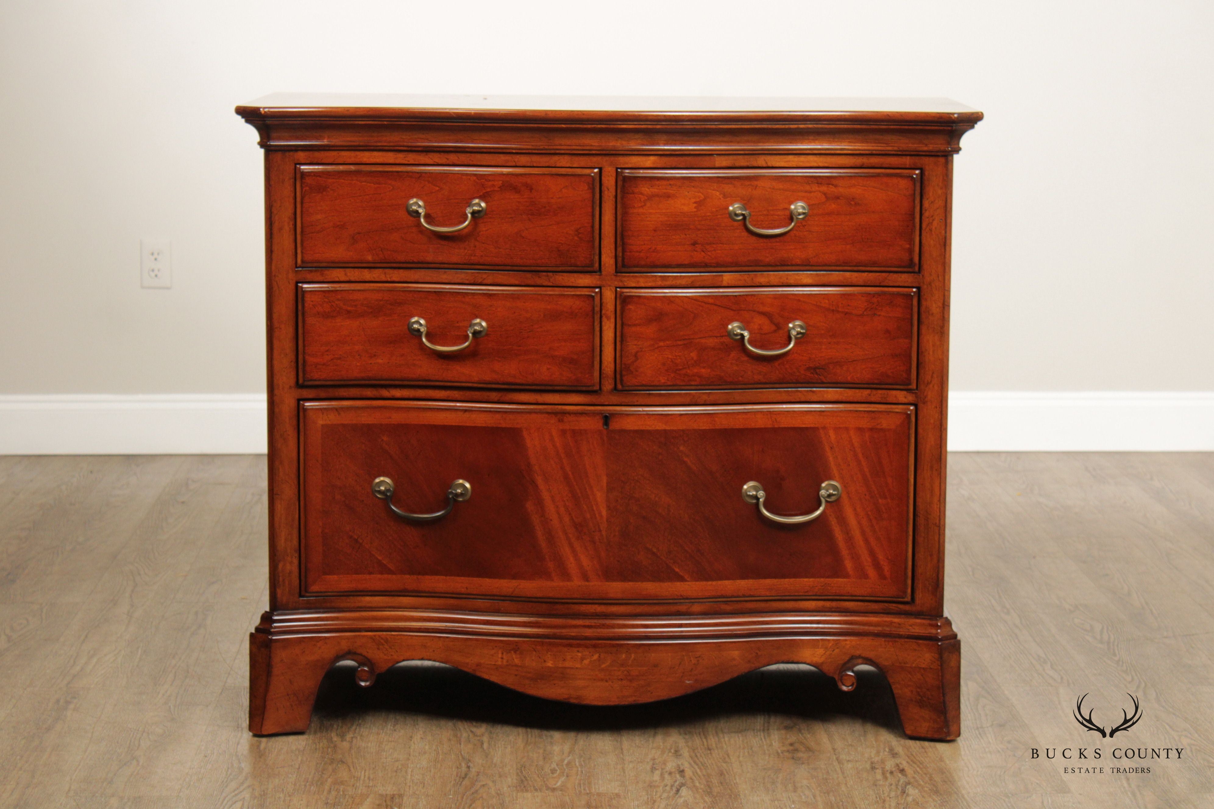 THOMASVILLE 'IRVING PARK' MAHOGANY CHEST OF DRAWERS