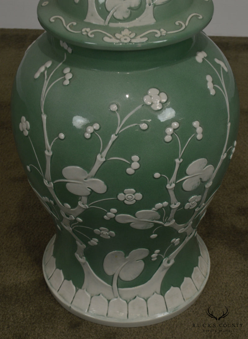 Green and White Italian Porcelaïn Pottery Lidded Canister