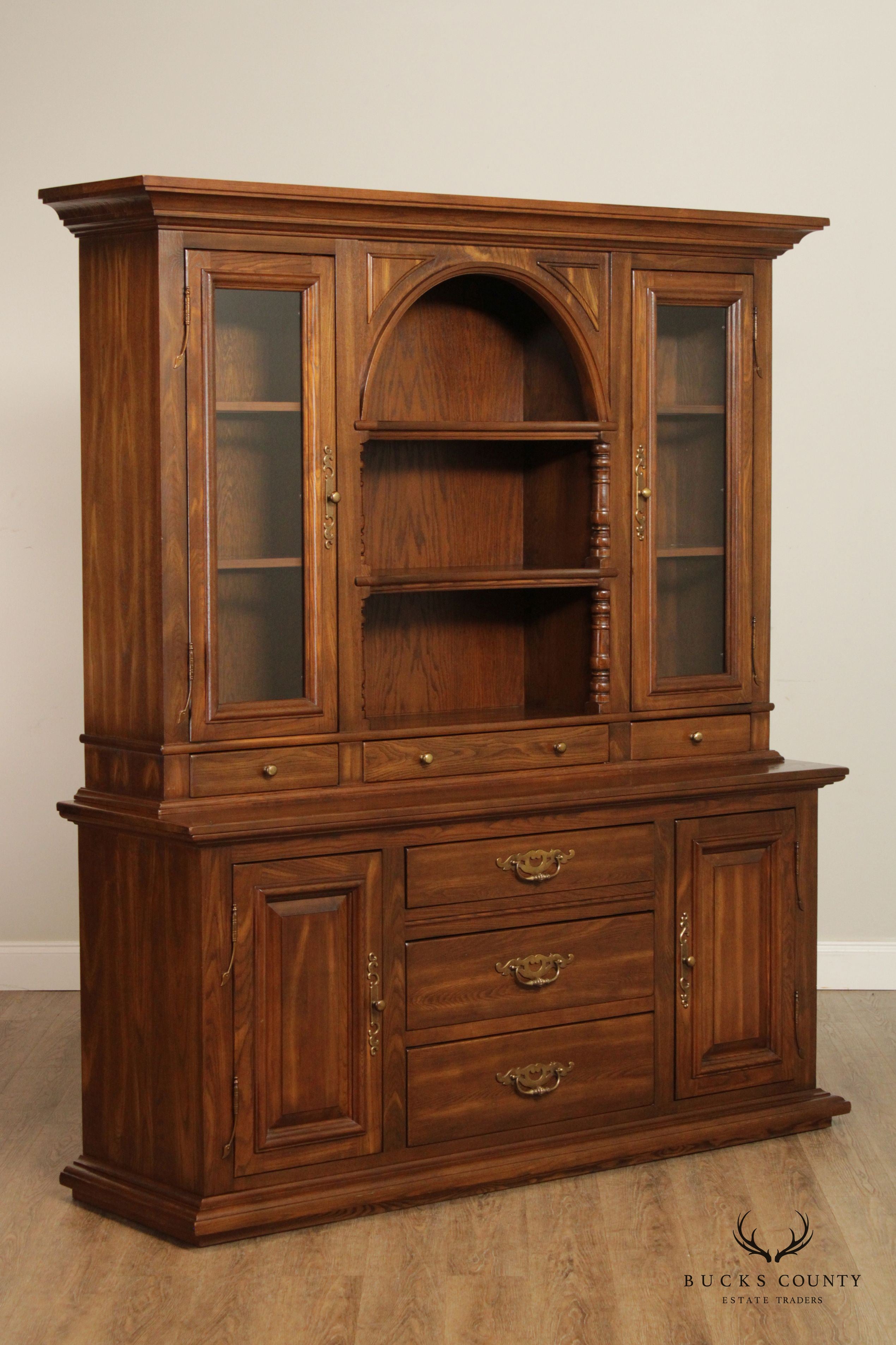 Heywood Wakefield Oak Georgian Style Illuminated Bookcase China Cabinet