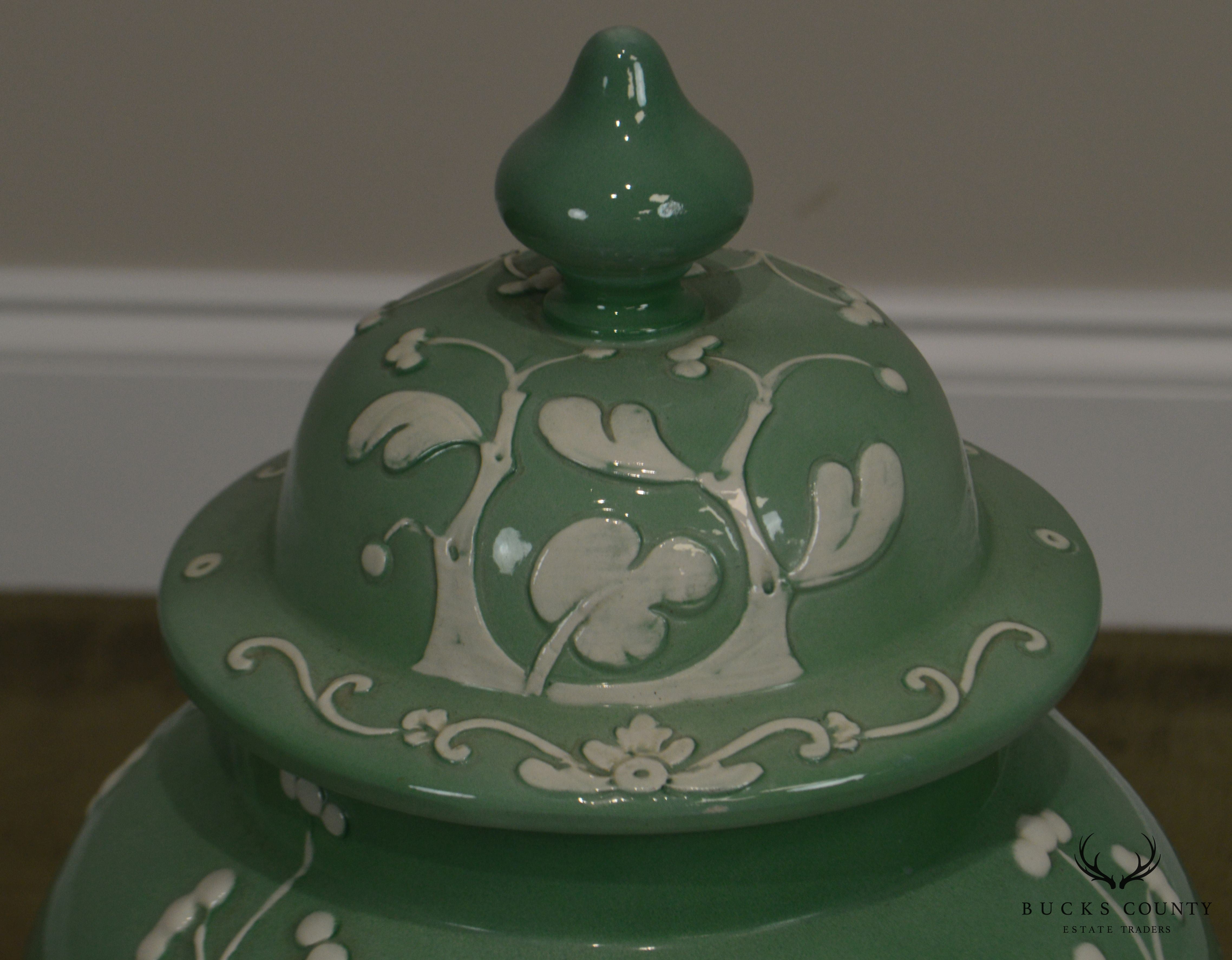 Green and White Italian Porcelaïn Pottery Lidded Canister