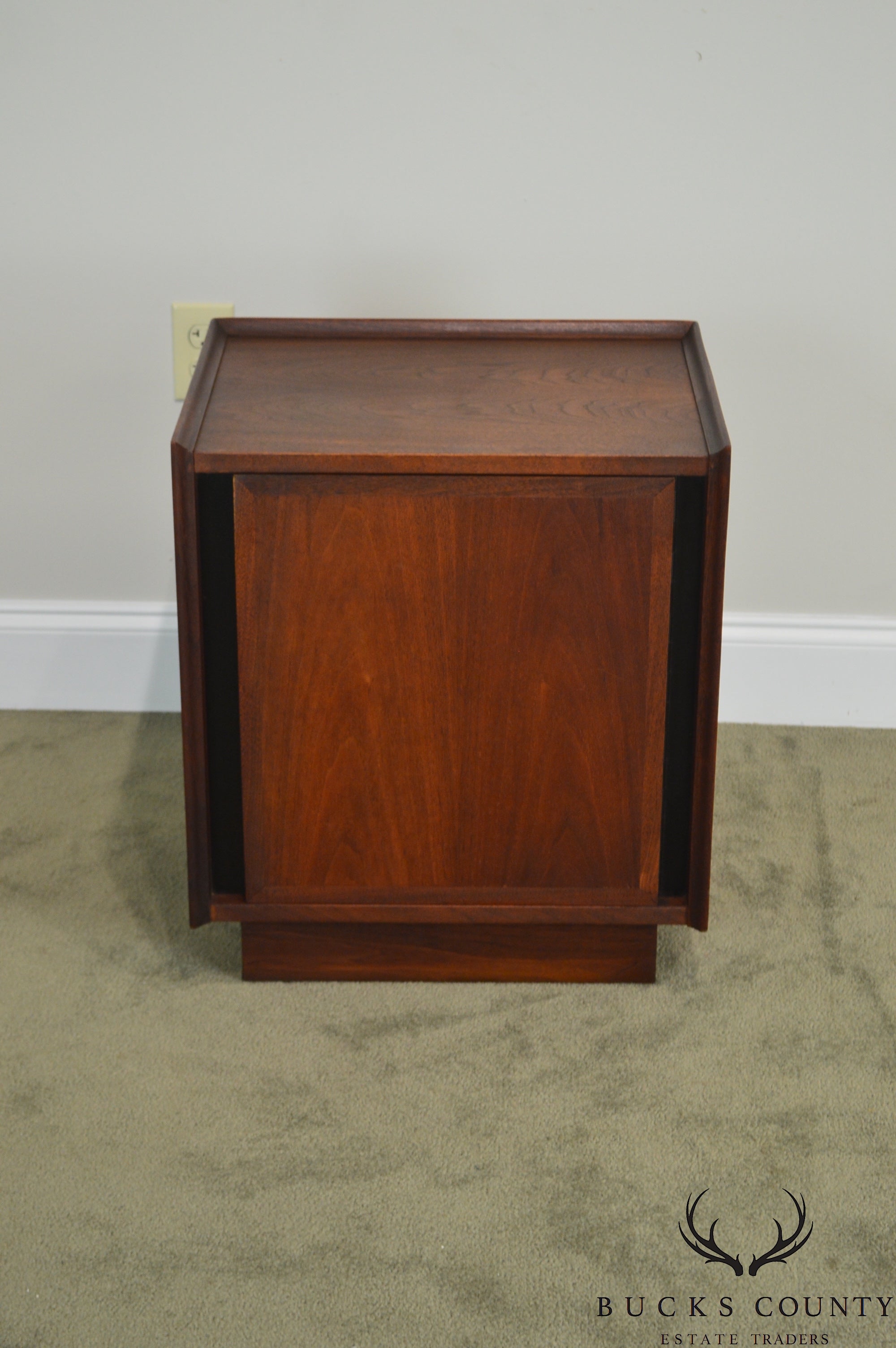 Milo Baughman for Dillingham Mid Century Modern Walnut Nightstand