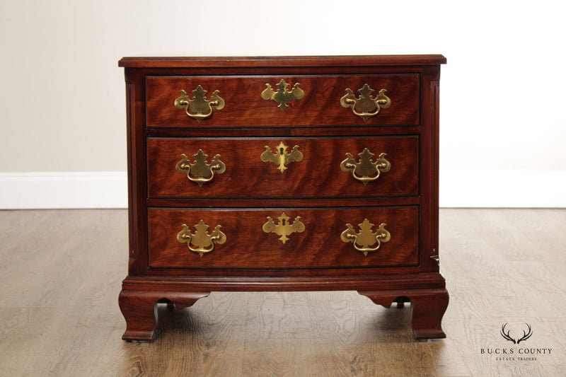 Henredon 'Salem' Chippendale Style Pair of Cherry Nightstands