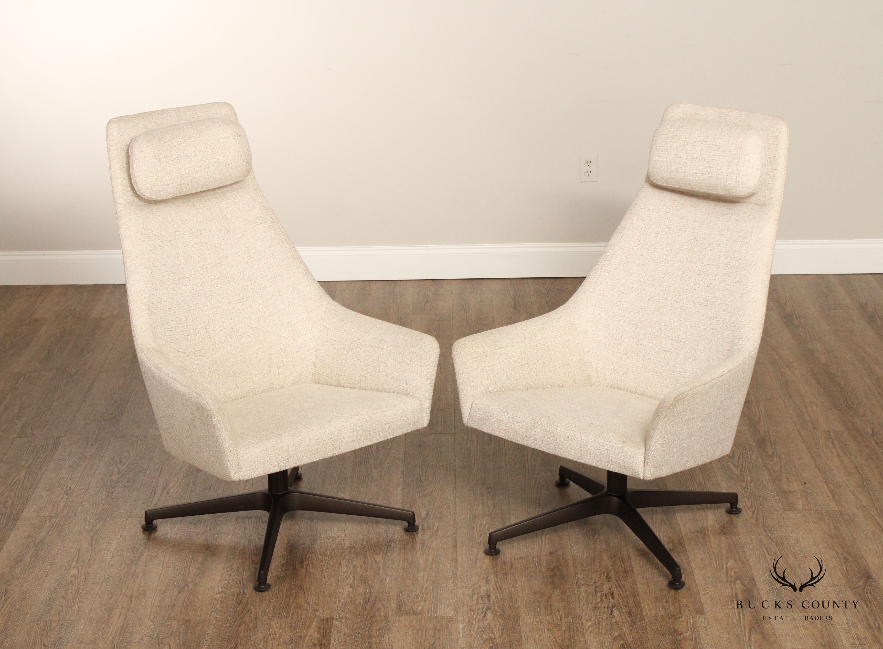 QUALITY MODERN DESIGN PAIR OF SWIVEL LOUNGE CHAIR BY DAVIS