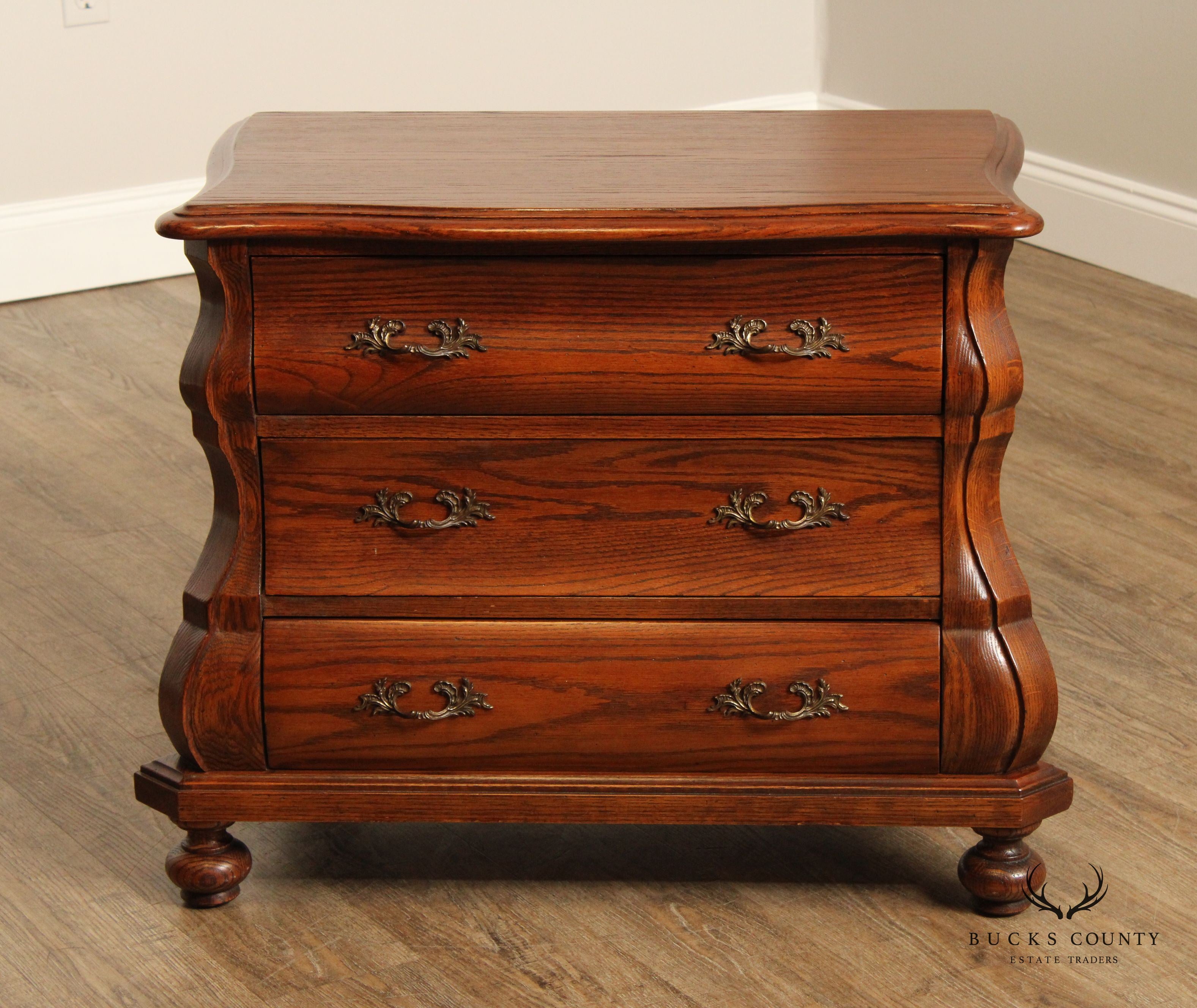 HEKMAN BAROQUE STYLE PAIR OF OAK BOMBE CHEST NIGHTSTANDS