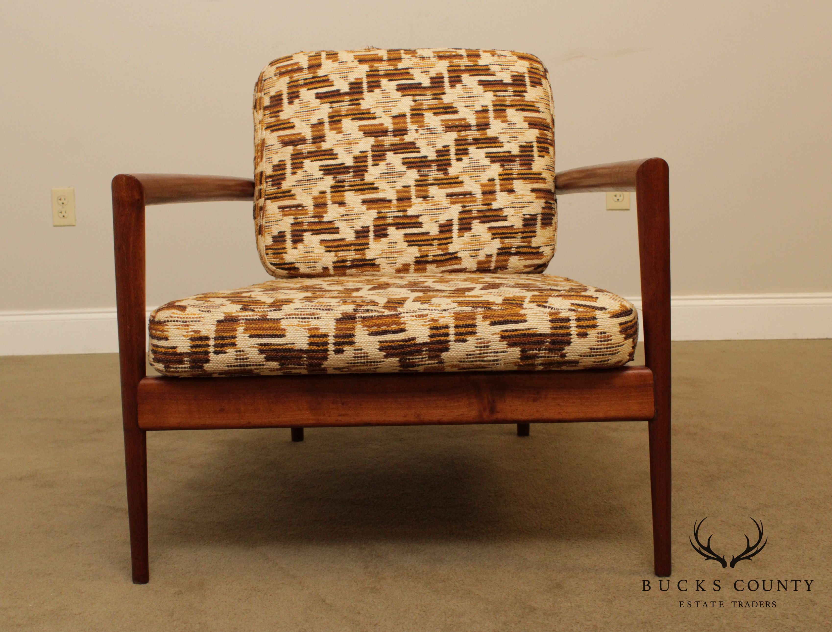 Paul McCobb Mid Century Modern Walnut Spindle Back Lounge Chair