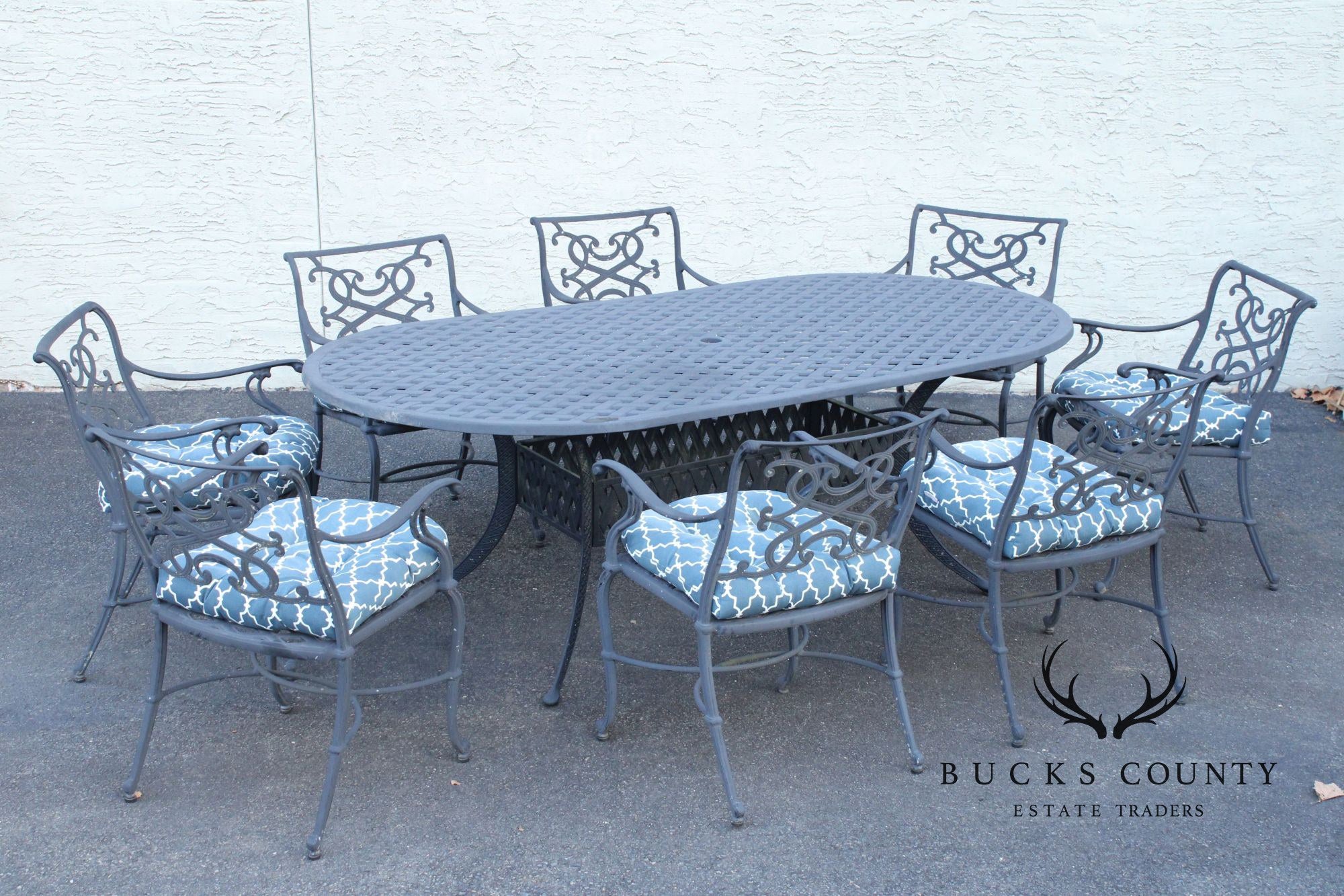 CAST ALUMINUM OUTDOOR PATIO DINING TABLE AND SET OF EIGHT CHAIRS