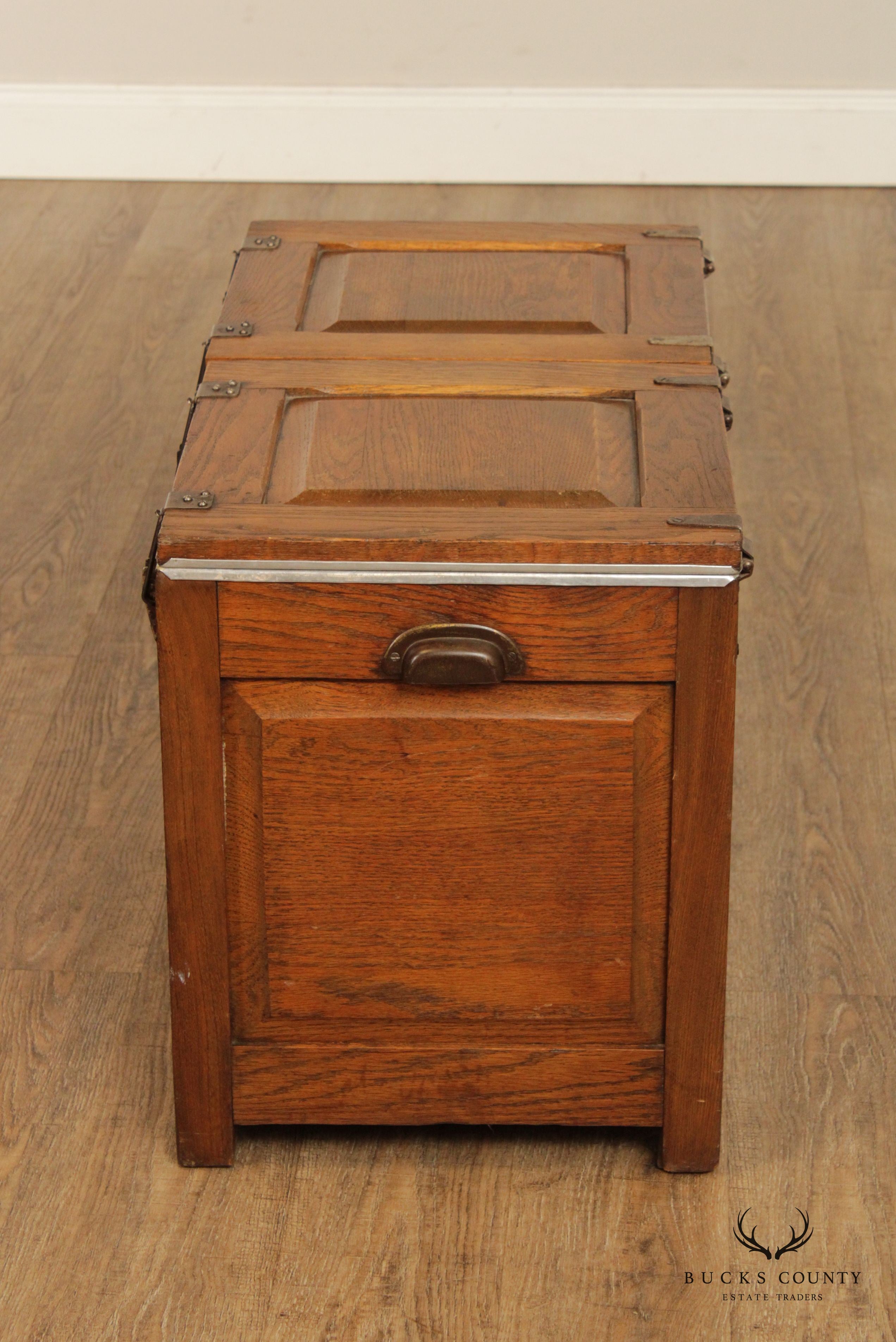 Vintage Oak Insulated Aluminum Food Carrier and Warmer