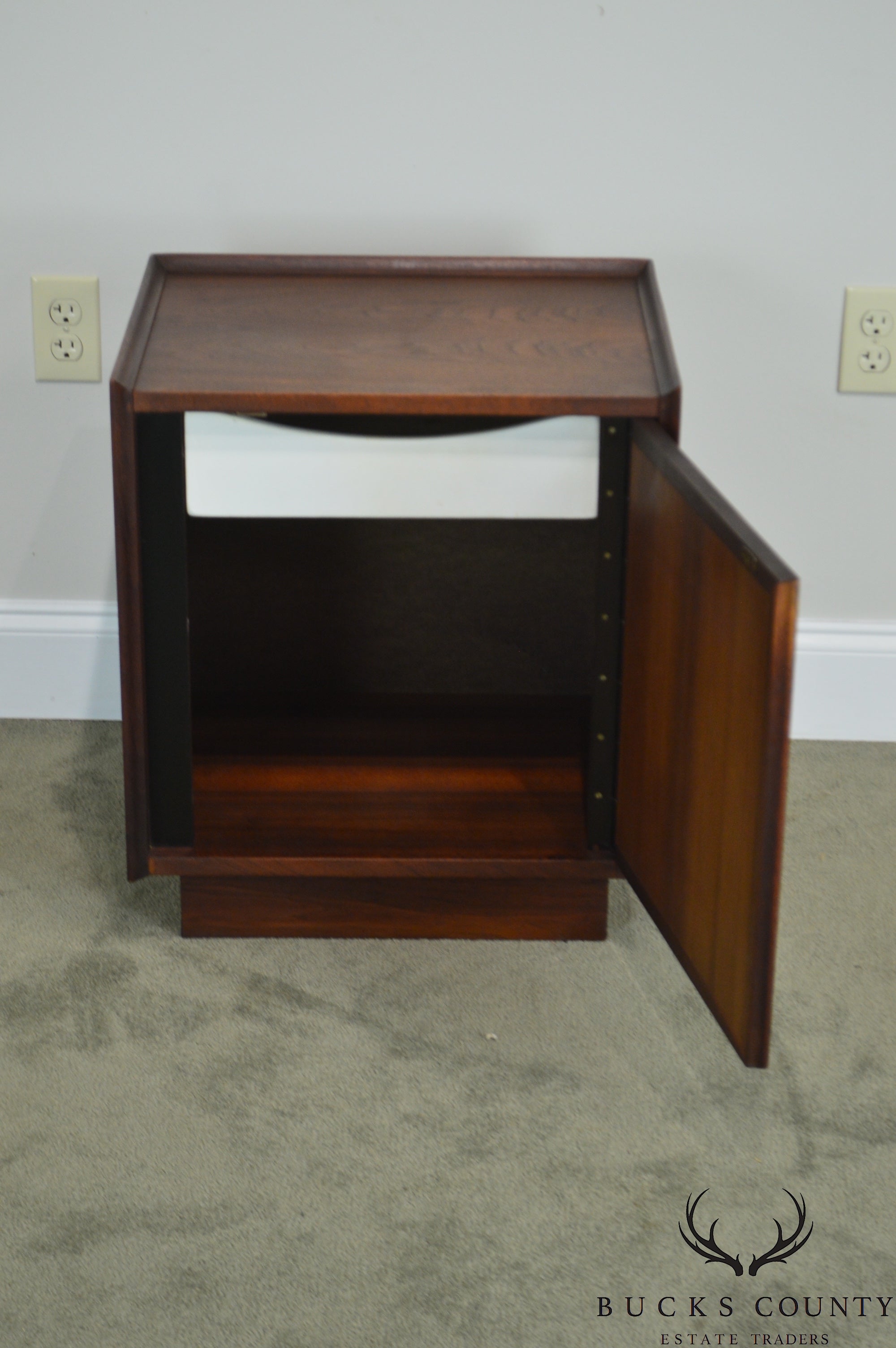 Milo Baughman for Dillingham Mid Century Modern Walnut Nightstand