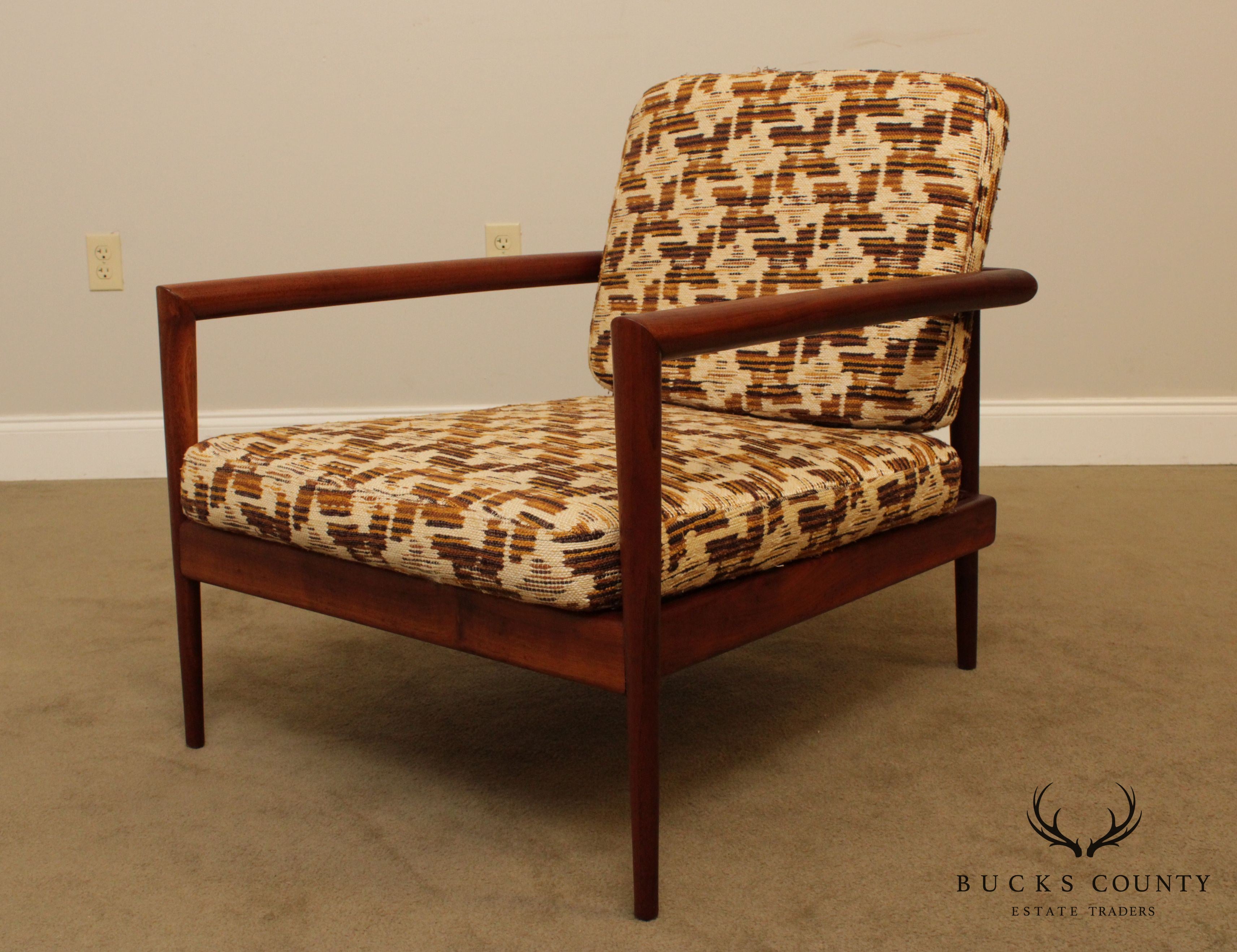 Paul McCobb Mid Century Modern Walnut Spindle Back Lounge Chair