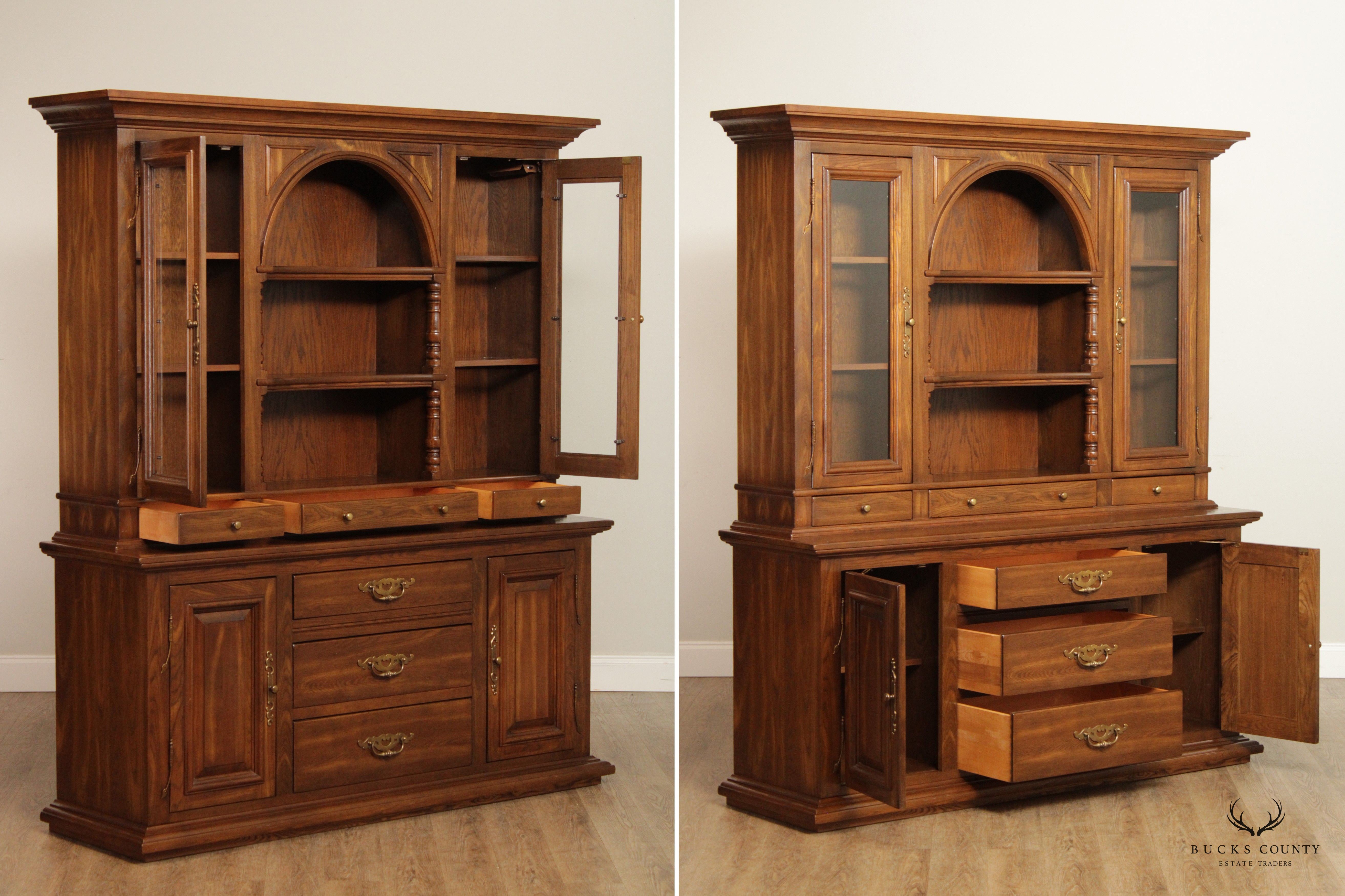 Heywood Wakefield Oak Georgian Style Illuminated Bookcase China Cabinet