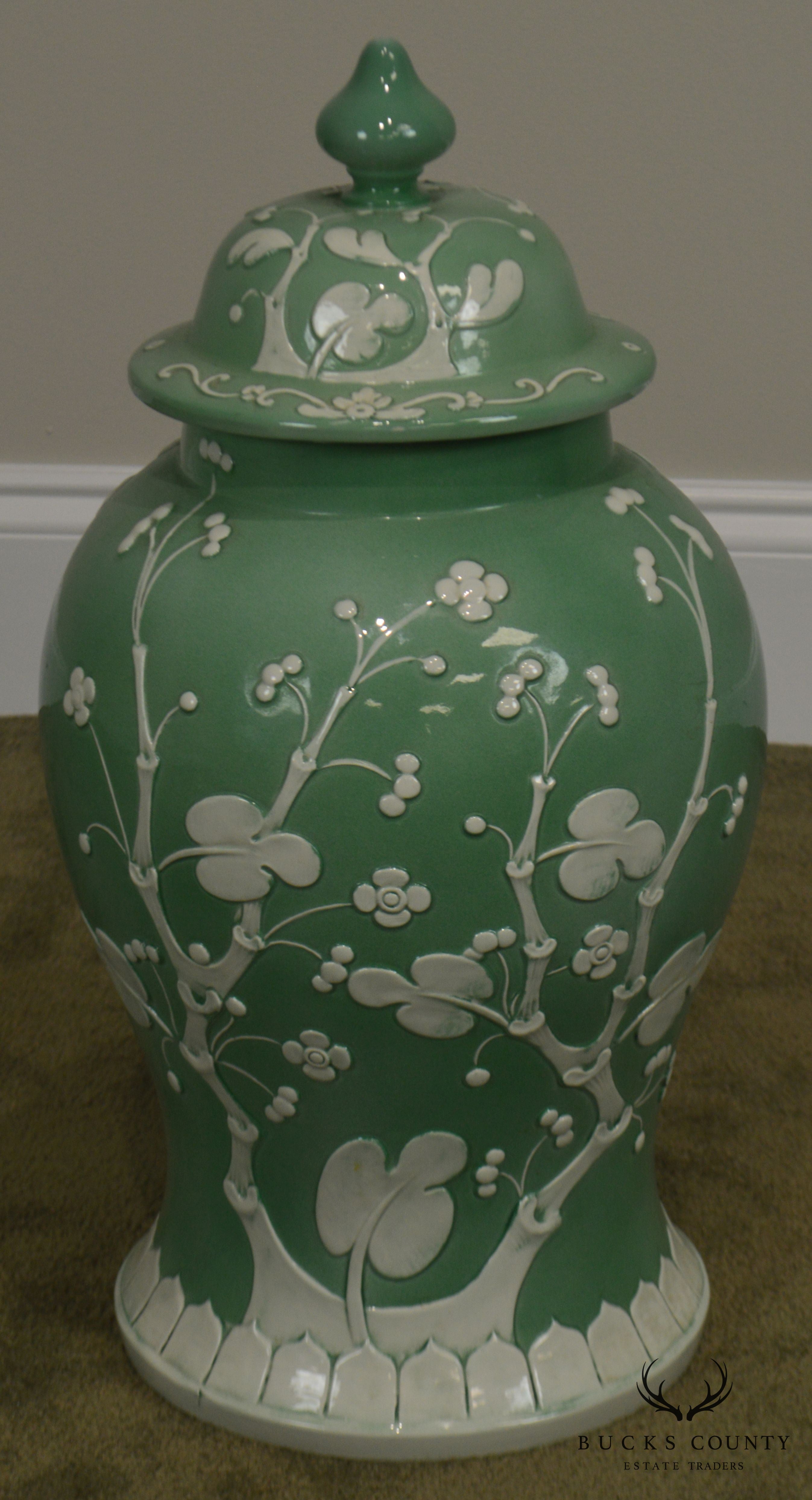 Green and White Italian Porcelaïn Pottery Lidded Canister