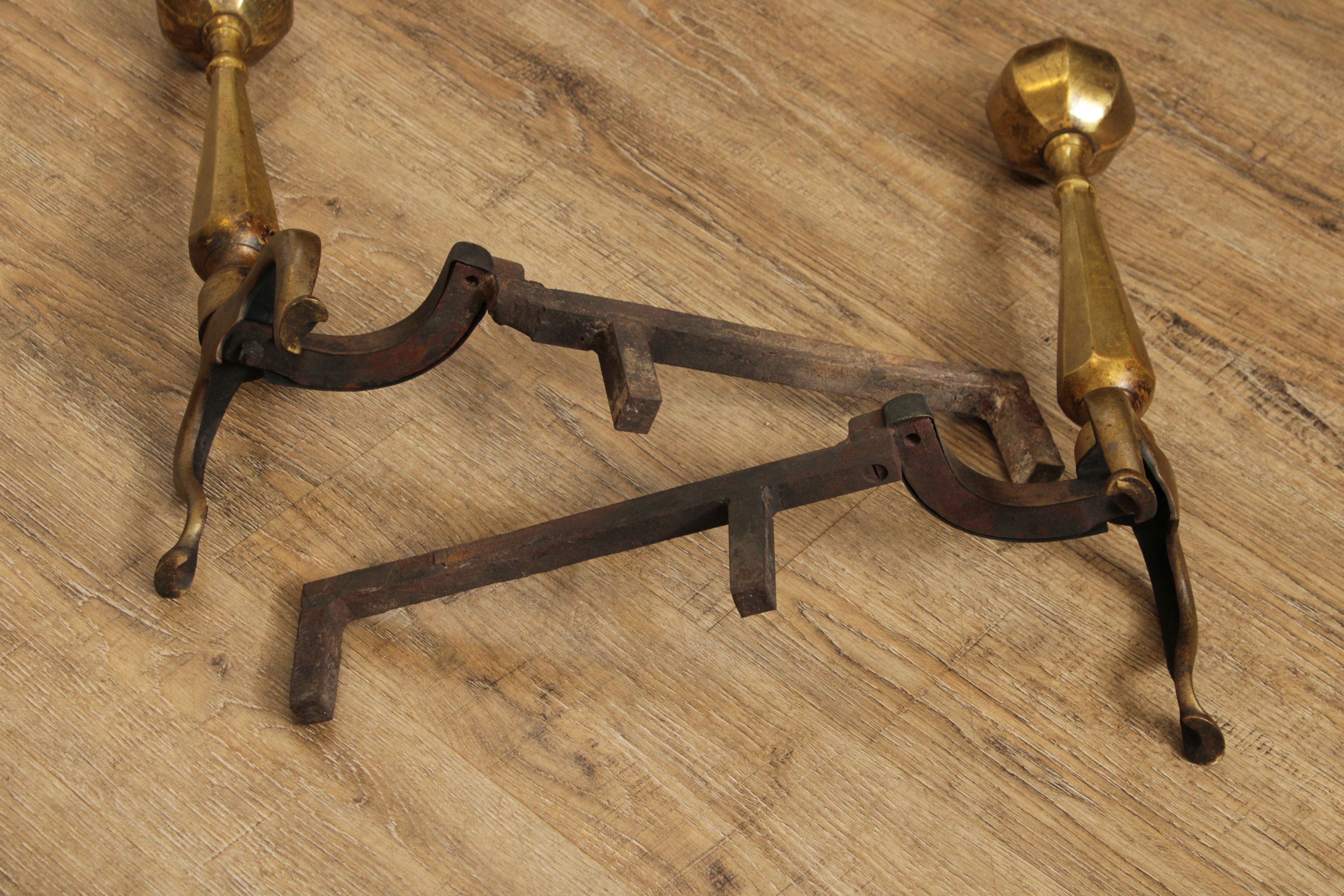 FEDERAL STYLE VINTAGE PAIR OF BRASS ANDIRONS