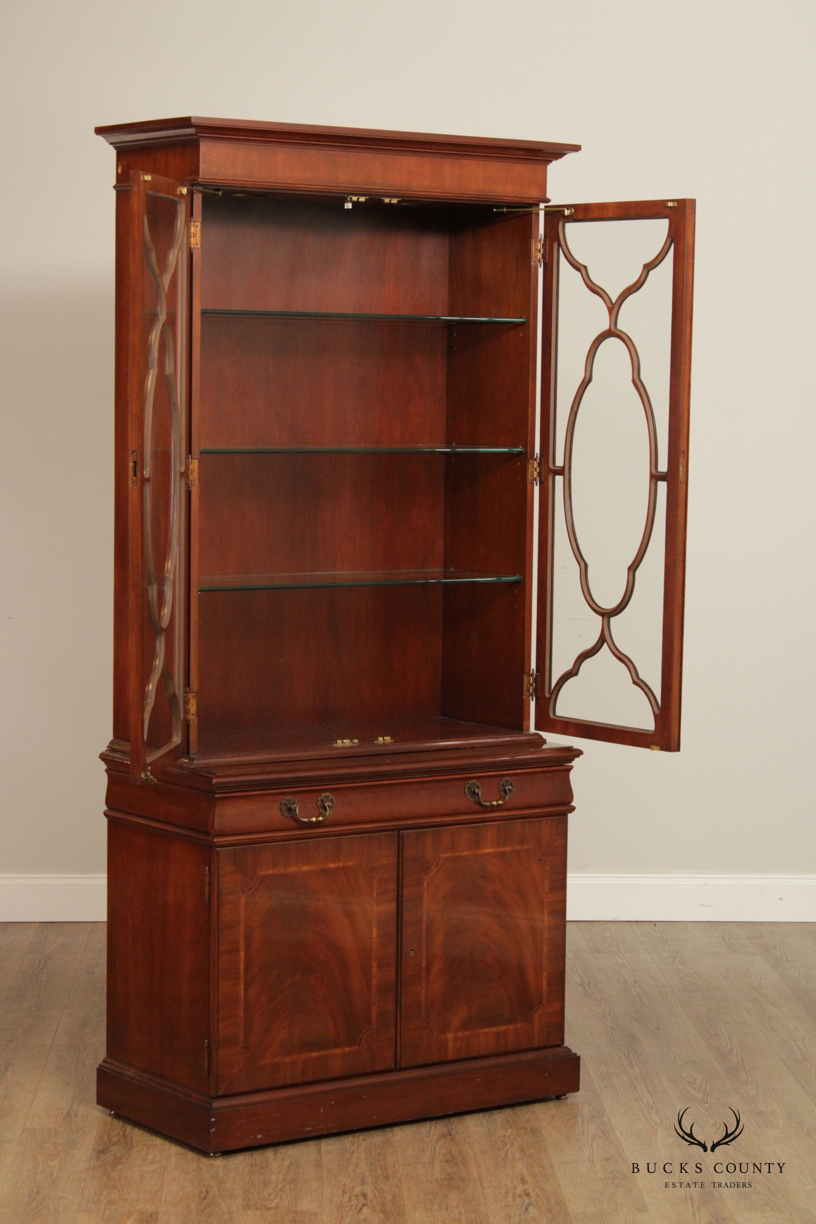 Karges Georgian Style Mahogany Illuminated China Cabinet