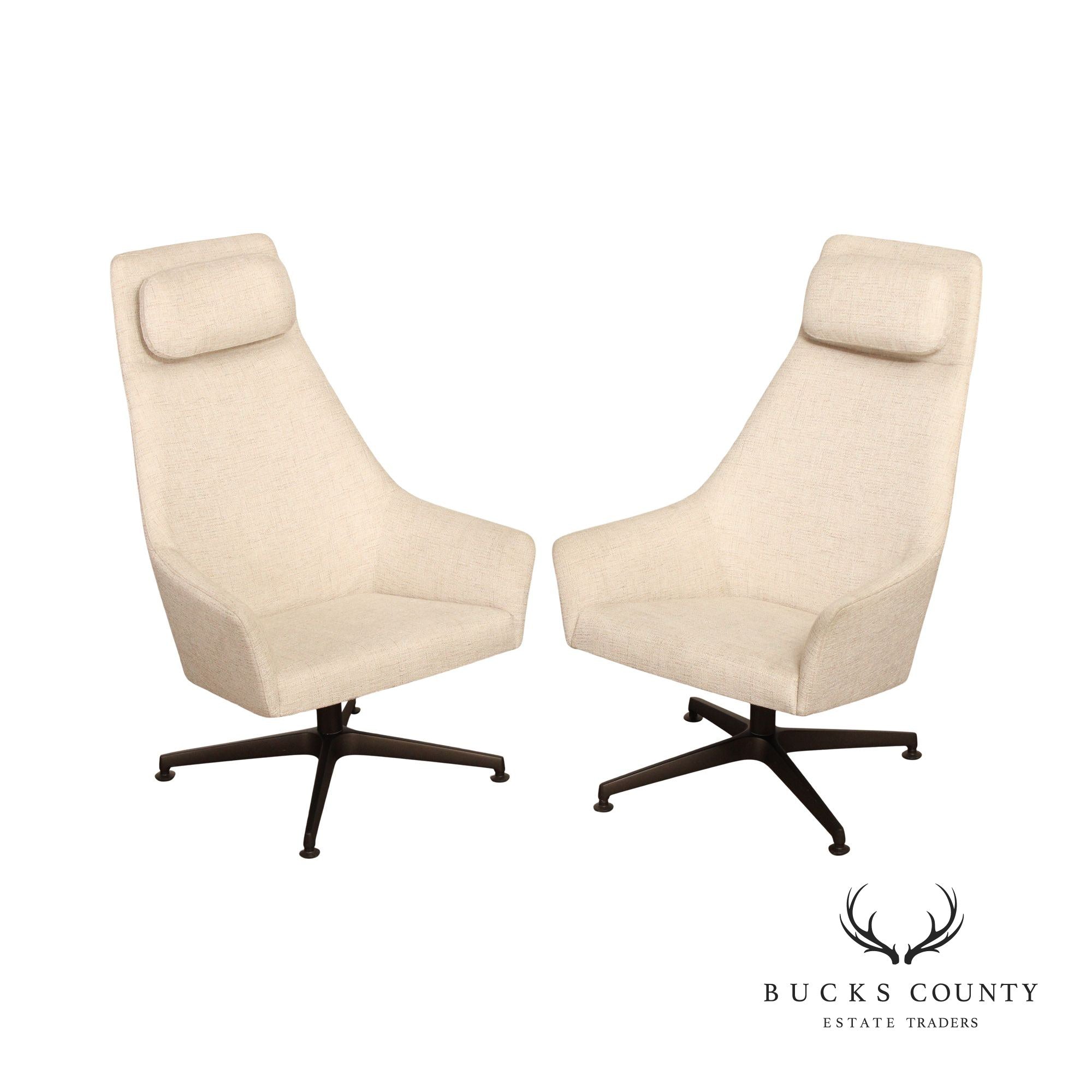 QUALITY MODERN DESIGN PAIR OF SWIVEL LOUNGE CHAIR BY DAVIS