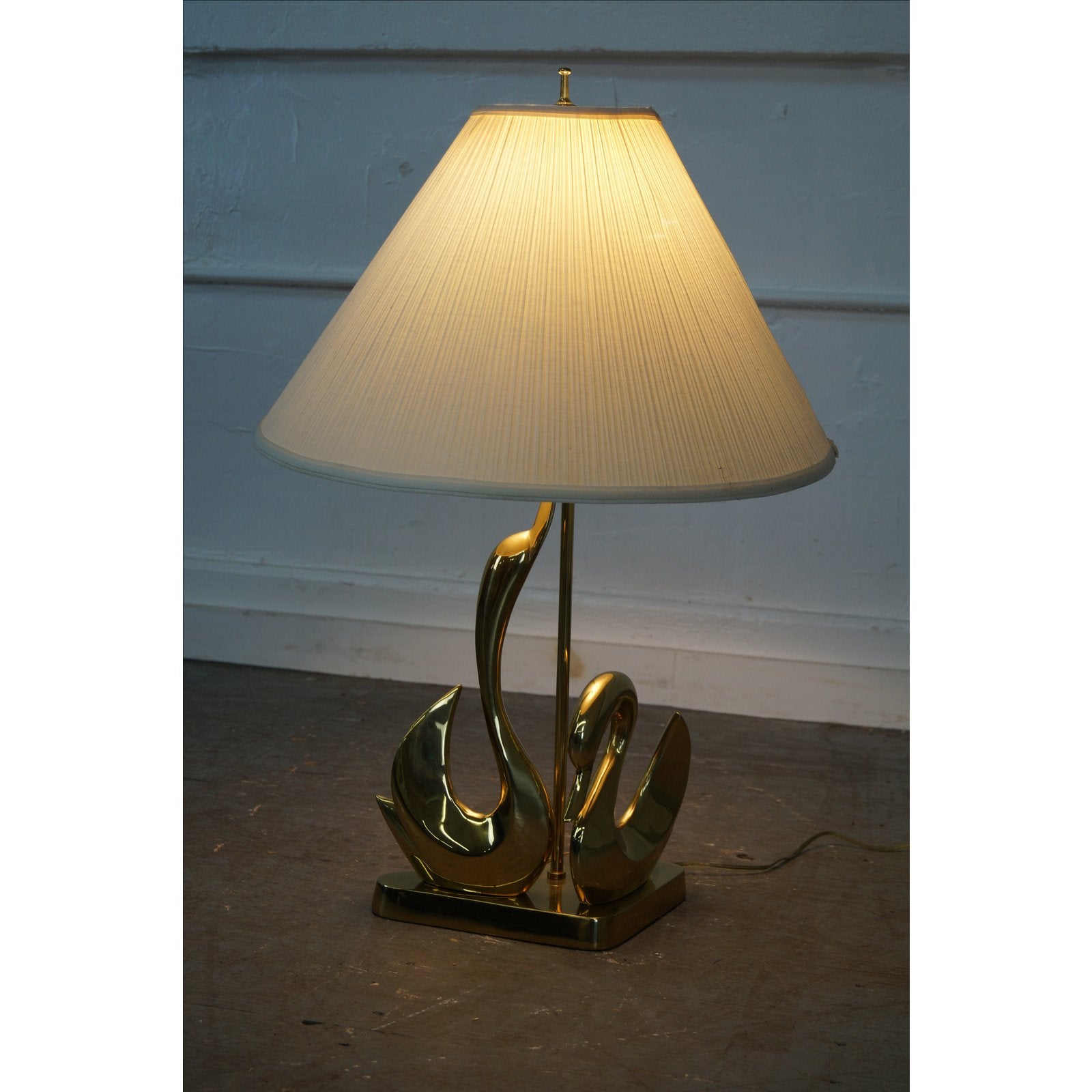 Vintage Italian Brass Swan Elegant Table Lamp