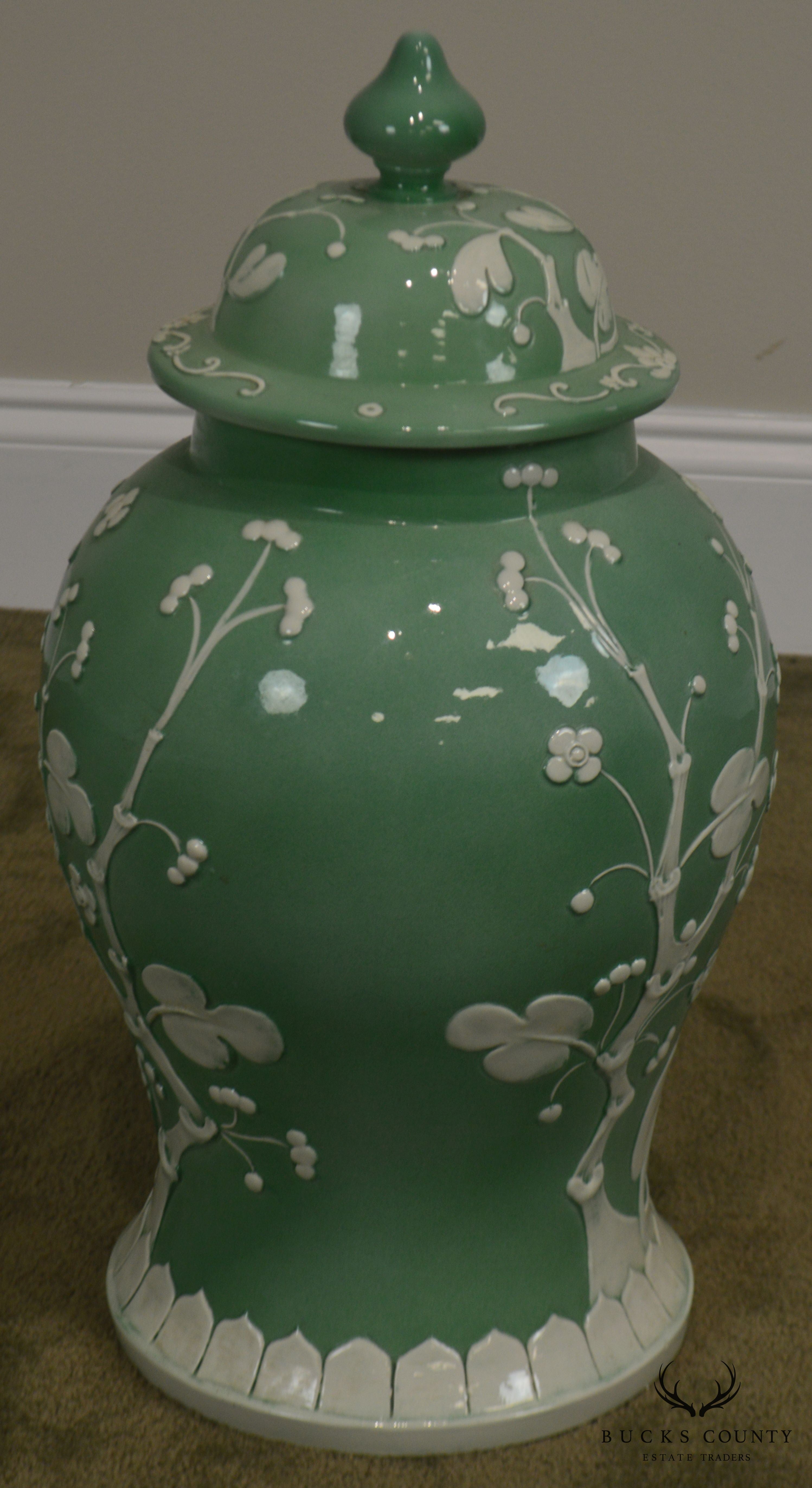 Green and White Italian Porcelaïn Pottery Lidded Canister