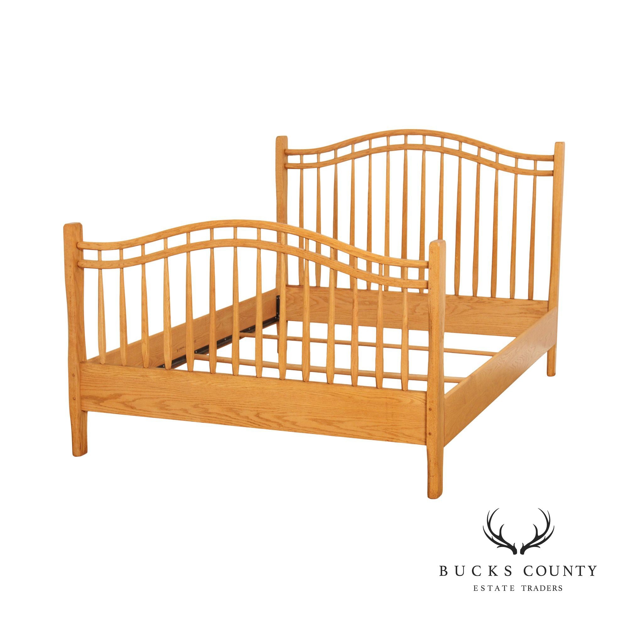 Hunt Country Furniture Windsor Style Oak Queen Size Bed