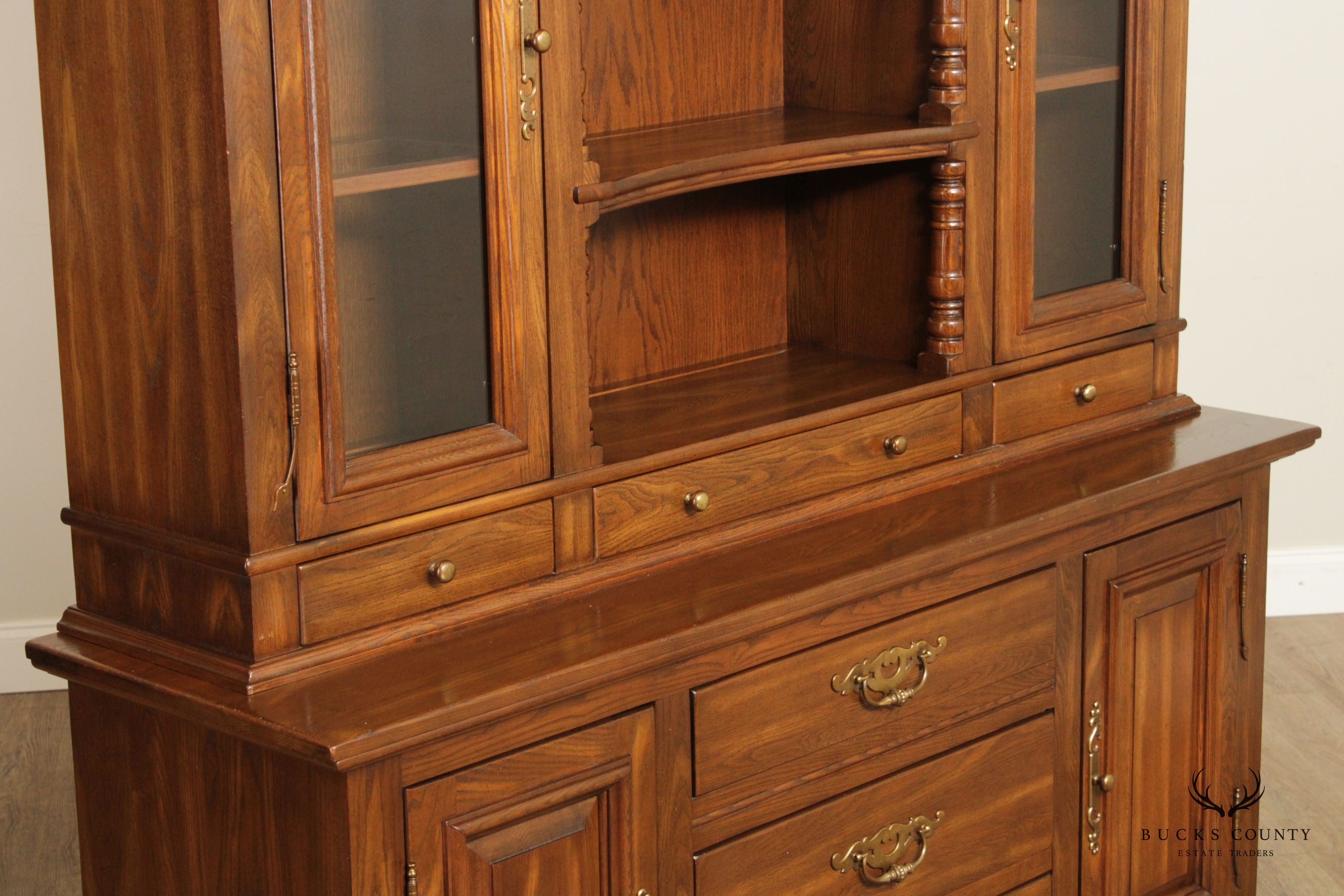 Heywood Wakefield Oak Georgian Style Illuminated Bookcase China Cabinet