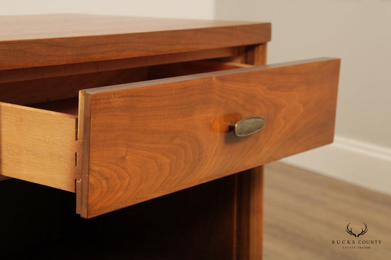 Broyhill Mid Century Modern Pair of Walnut Nightstands