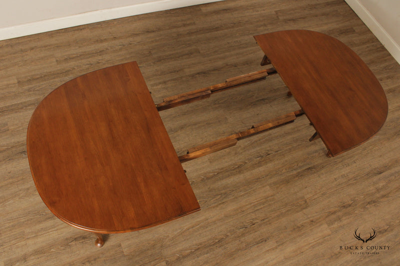 Ethan Allen 'Circa 1776' Queen Anne Style Maple Extendable Dining Table