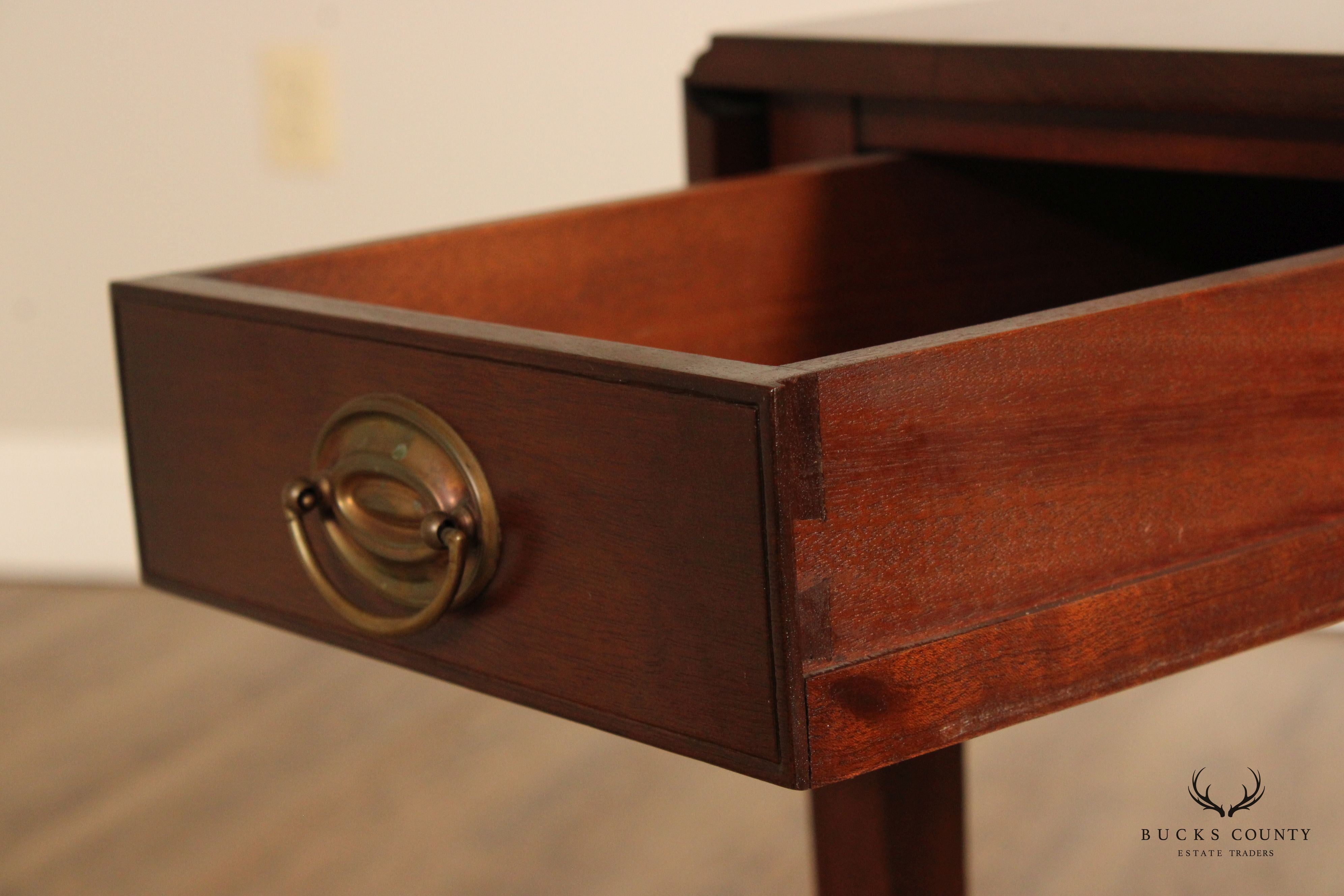 Pennsylvania House Hepplewhite Style Mahogany Drop-Leaf Pembroke Table