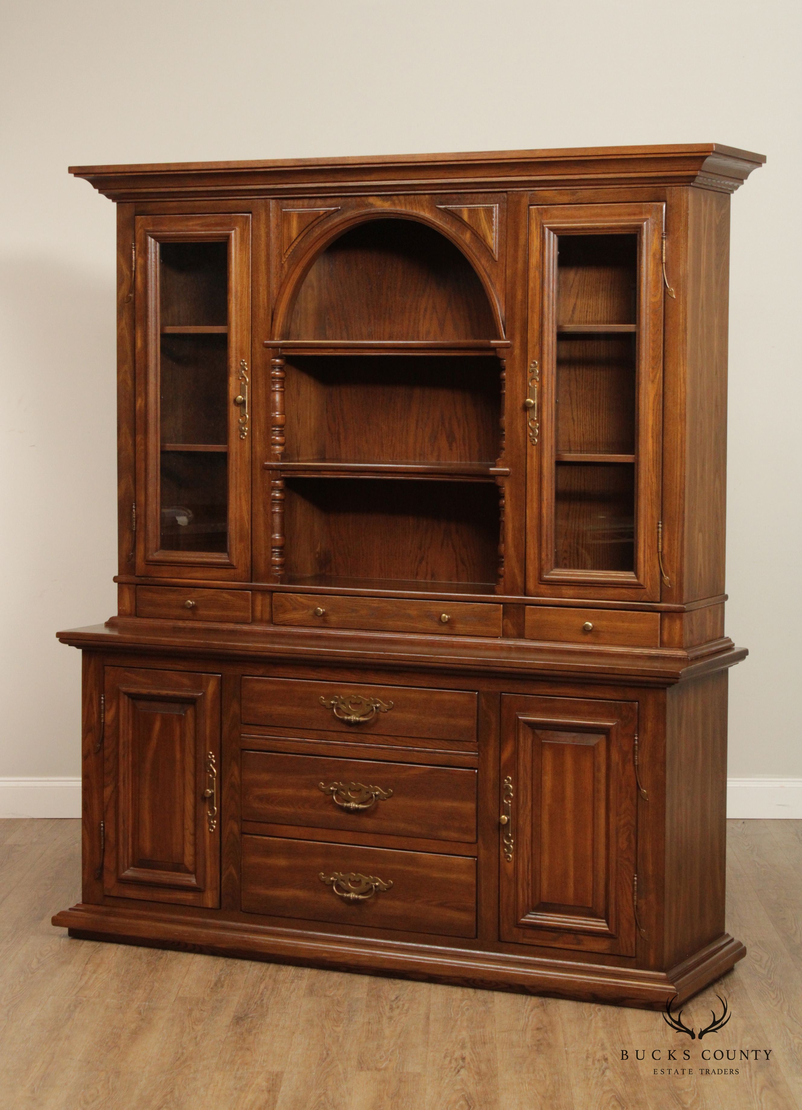 Heywood Wakefield Oak Georgian Style Illuminated Bookcase China Cabinet