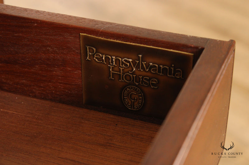 Pennsylvania House Hepplewhite Style Mahogany Drop-Leaf Pembroke Table