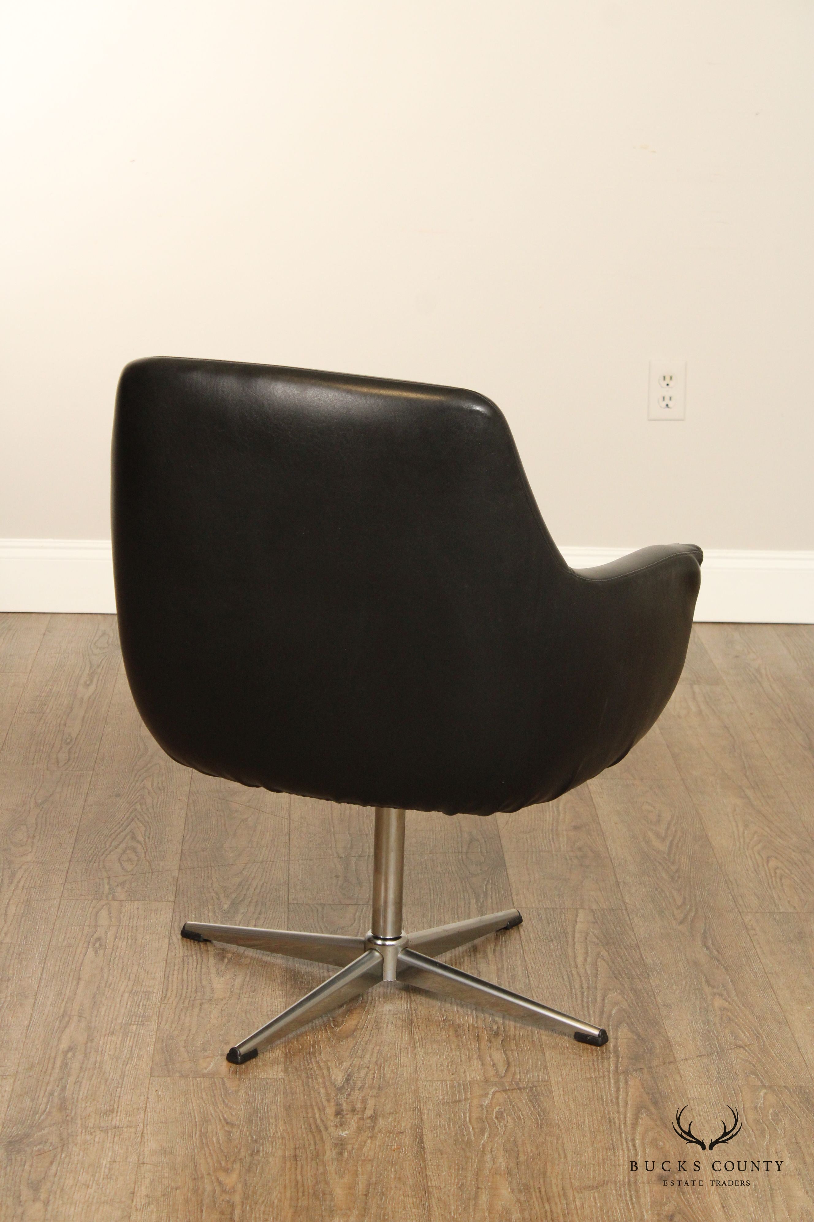 Burris Manufacturing Co. Mid Century Modern Pair of Swivel Club Chairs