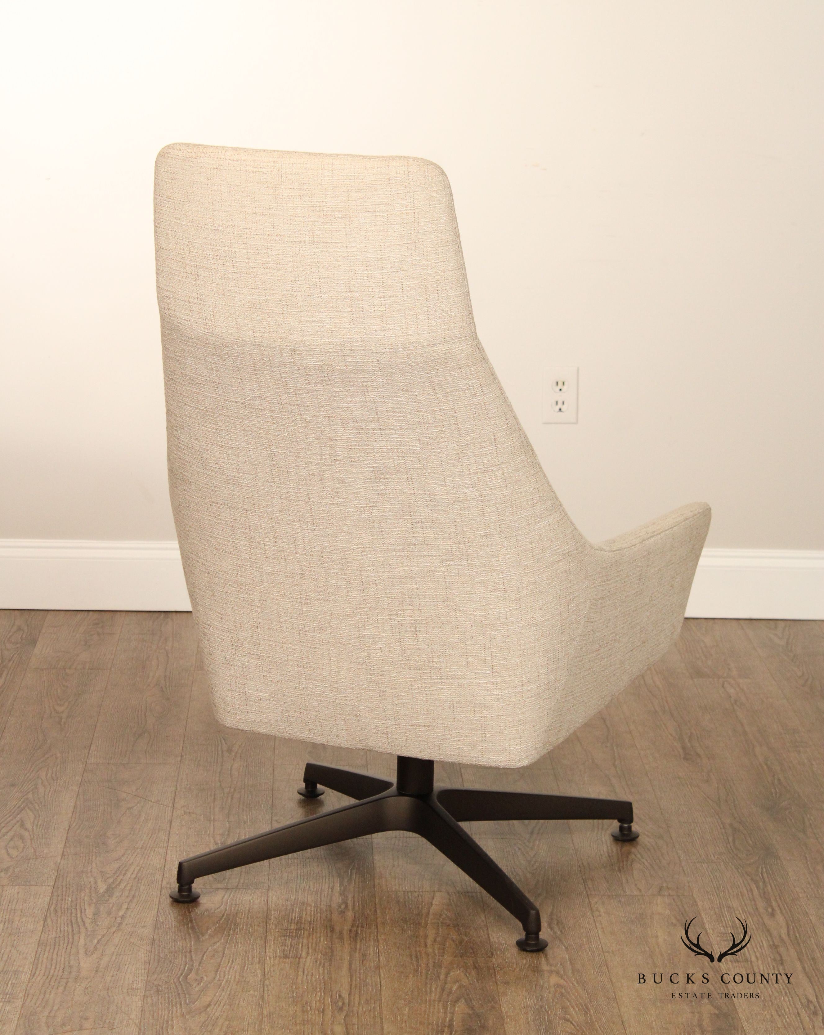 QUALITY MODERN DESIGN PAIR OF SWIVEL LOUNGE CHAIR BY DAVIS